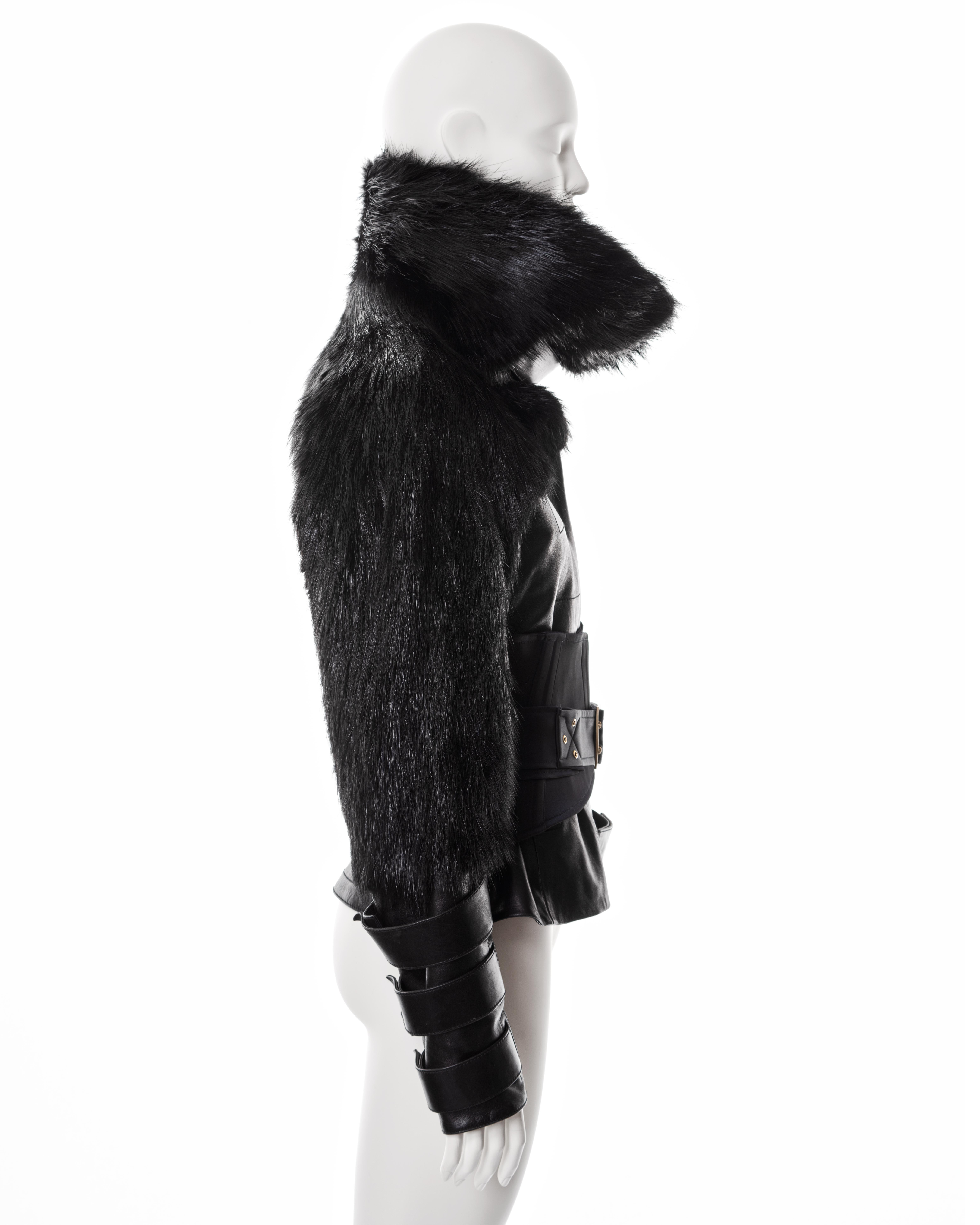 Gucci by Tom Ford veste en cuir noir et fourrure avec corset, fw 2003 en vente 3