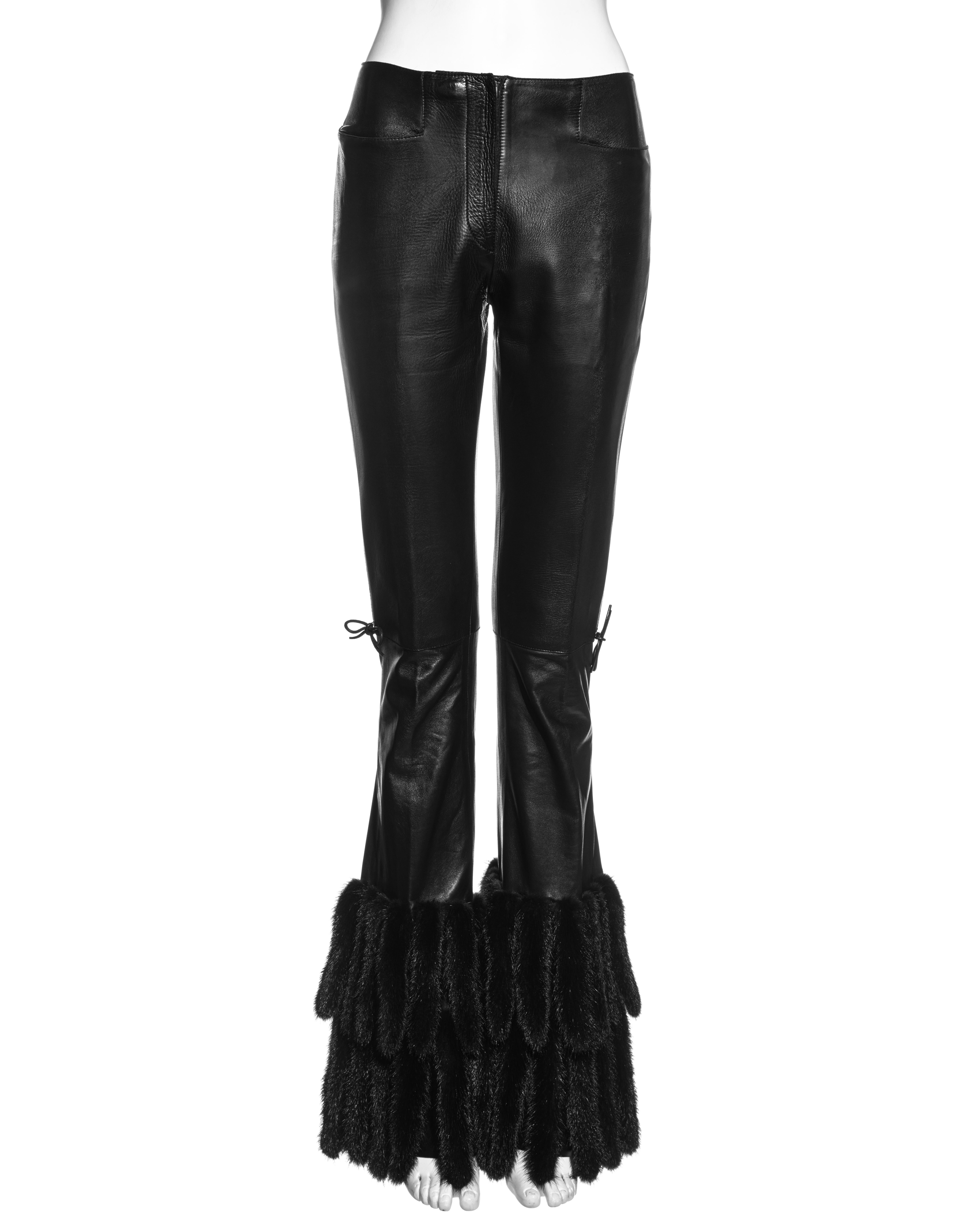 ▪ Gucci black leather flared pants 
▪ Designed by Tom Ford
▪ Dark brown mink fur tails at the hem
▪ Leather ribbon bow detail at both knees 
▪ IT 40 - FR 36 - UK 8 - US 4
▪ Fall-Winter 1999