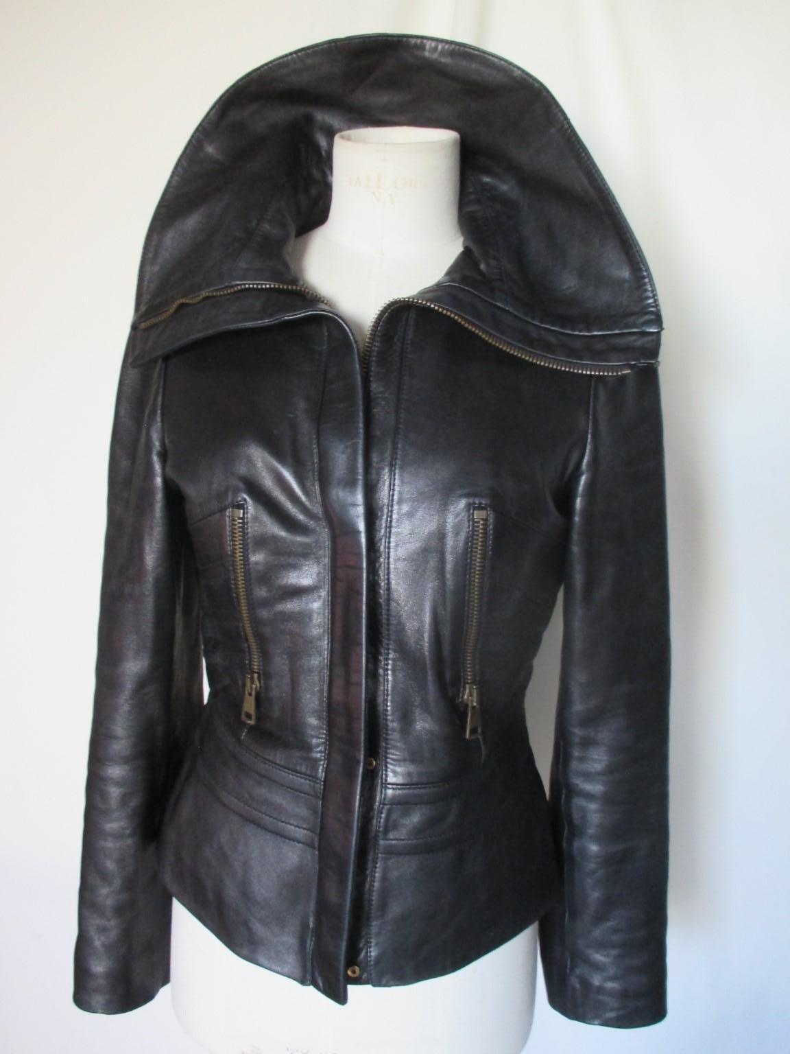 This Gucci black leather jacket is designed with a huge collar.

We offer more Gucci, Hermes and exclusive Fur items, view our frontstore.

Details:
Made of black soft quality leather, 
With a closing zipper, 2 zipper  pockets and 2 press