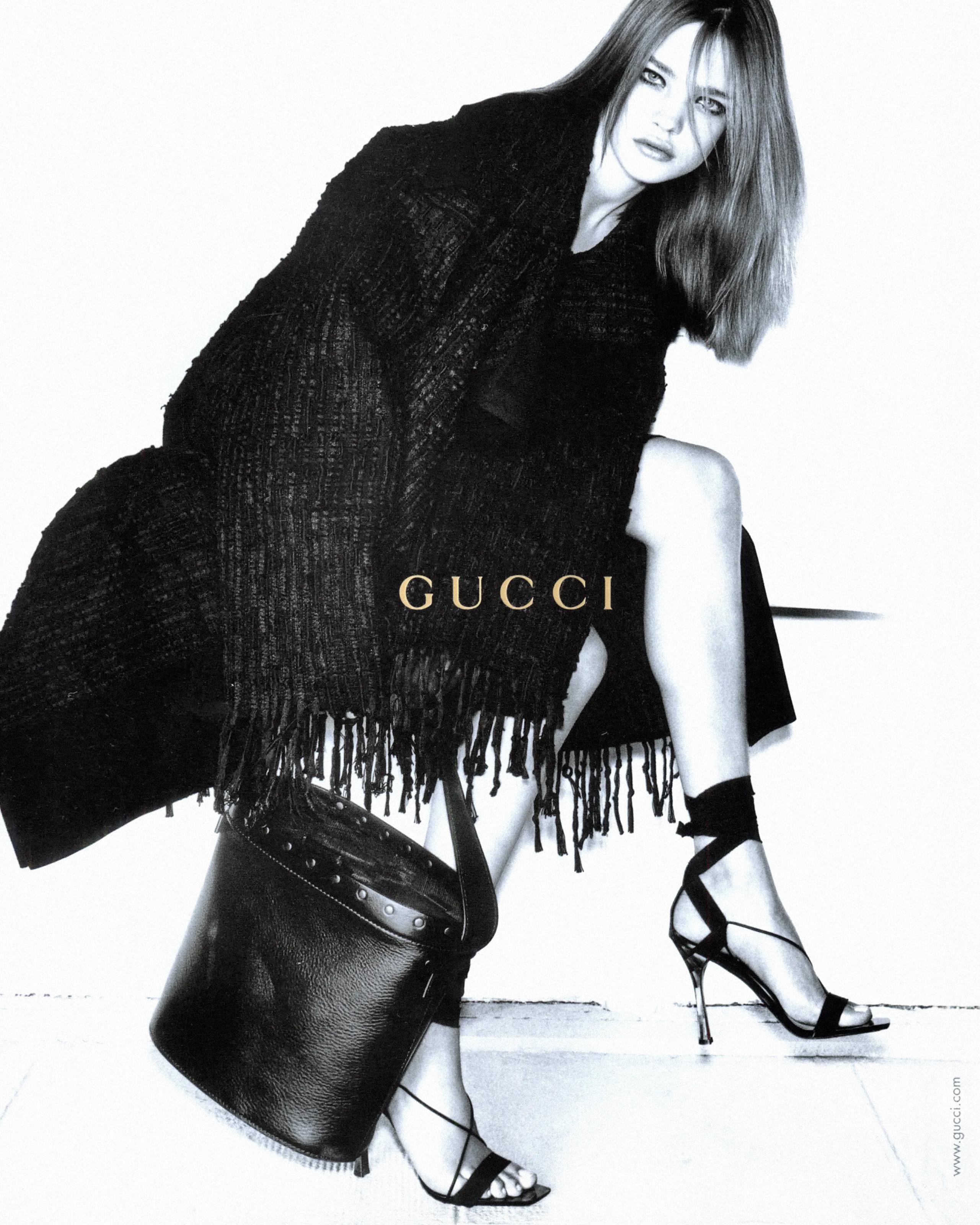 Donna Gucci by Tom Ford Cappotto nero oversize aperto sul davanti con frange in bouclé, FW 2002 in vendita
