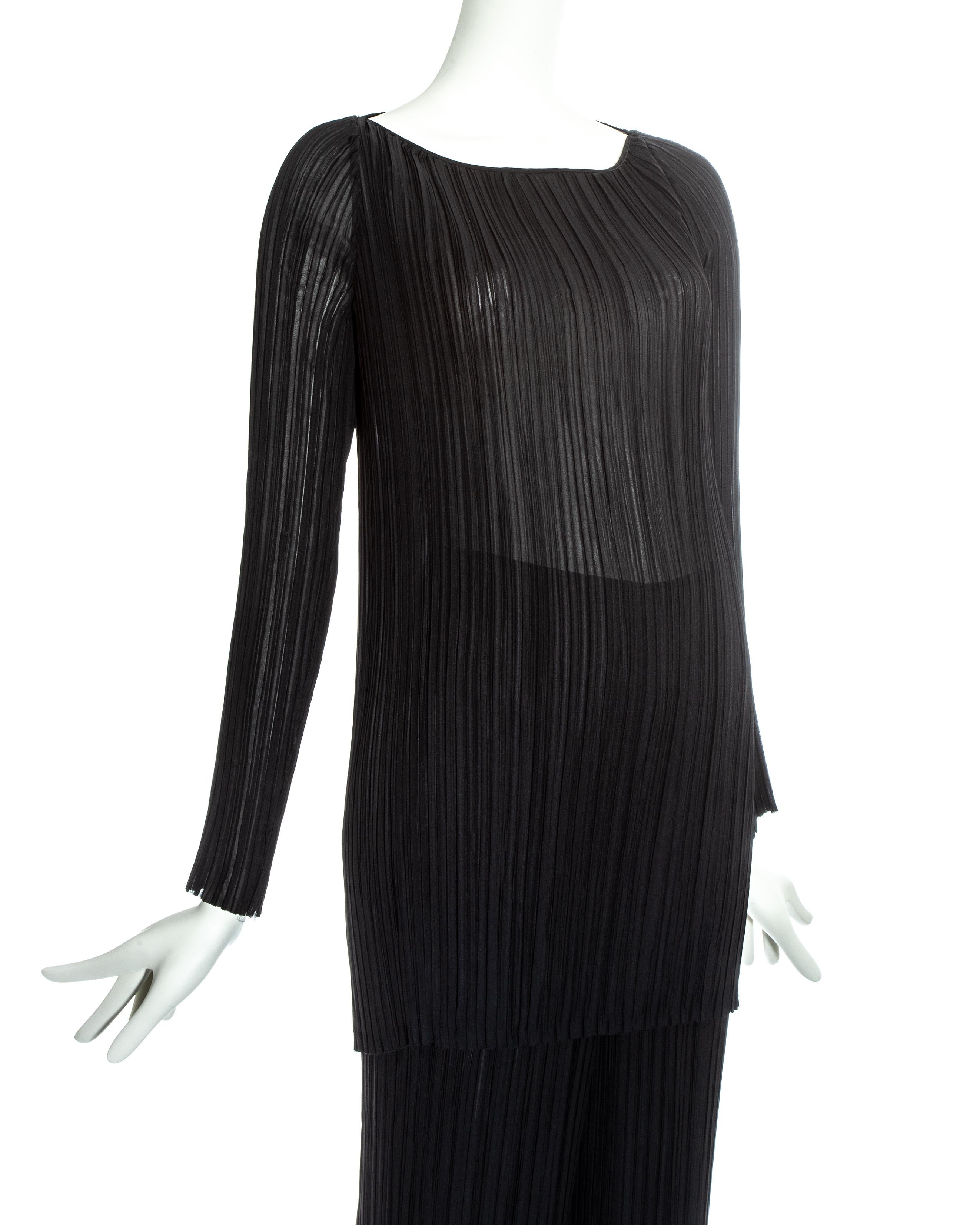 Gucci by Tom Ford Schwarzes Ensemble aus plissierter Tunika und Hose, 1996 im Zustand „Hervorragend“ im Angebot in London, GB