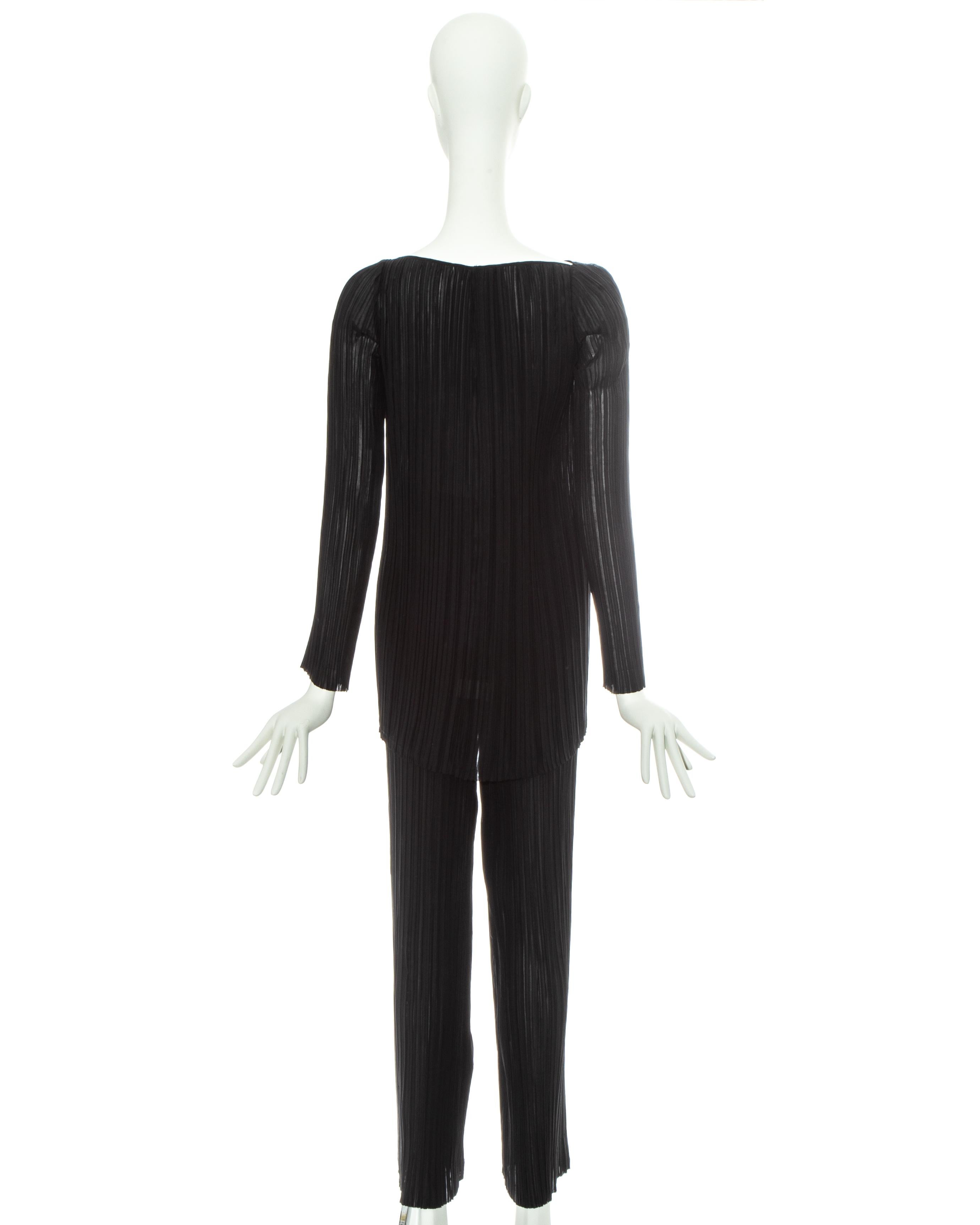 Gucci by Tom Ford black pleated tunic and pants ensemble, ss 1996 In Excellent Condition For Sale In London, GB