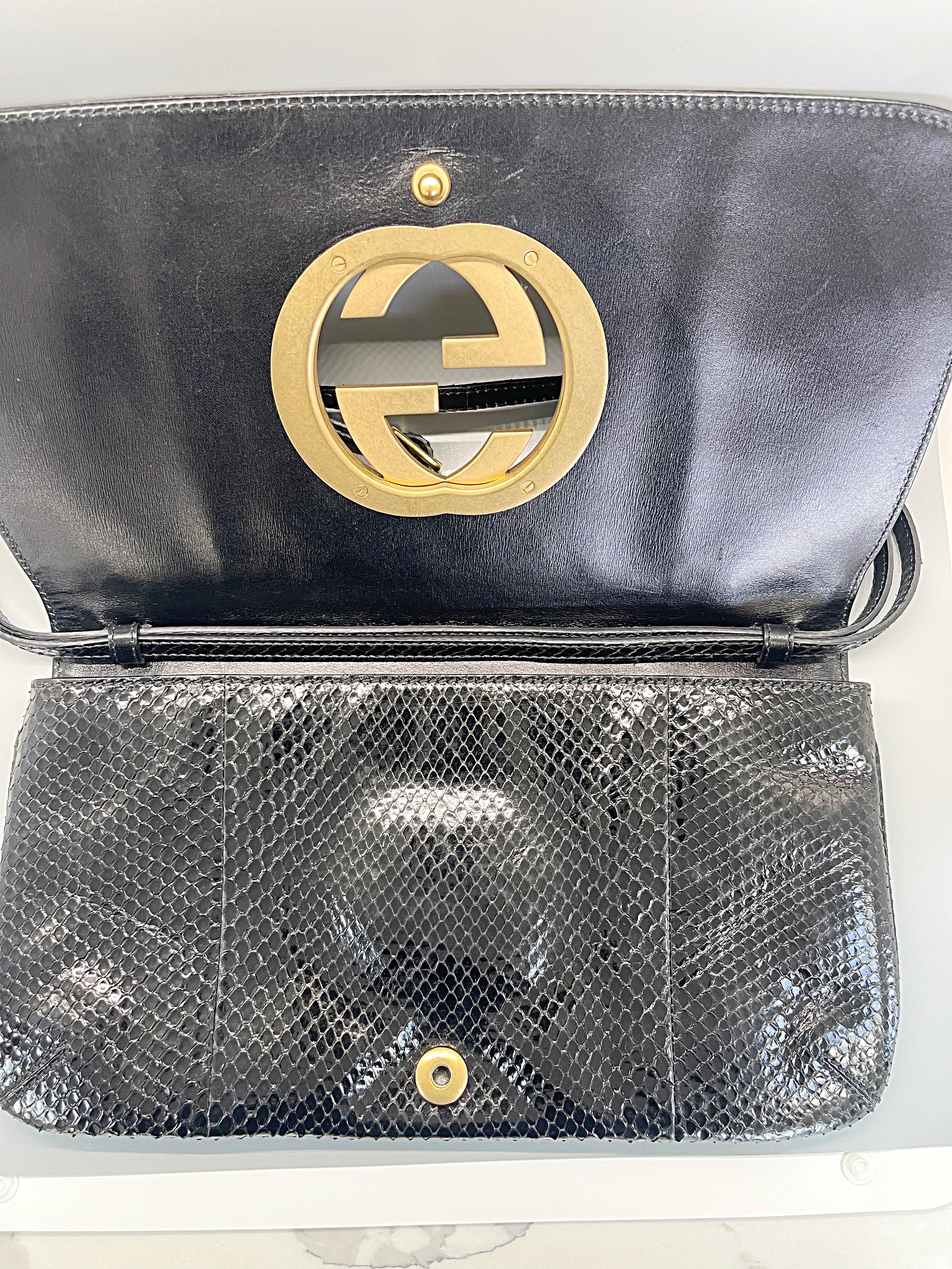 Gucci by Tom Ford Black Python Snakeskin 2000s Convertible Clutch Crossbody Bag For Sale 14