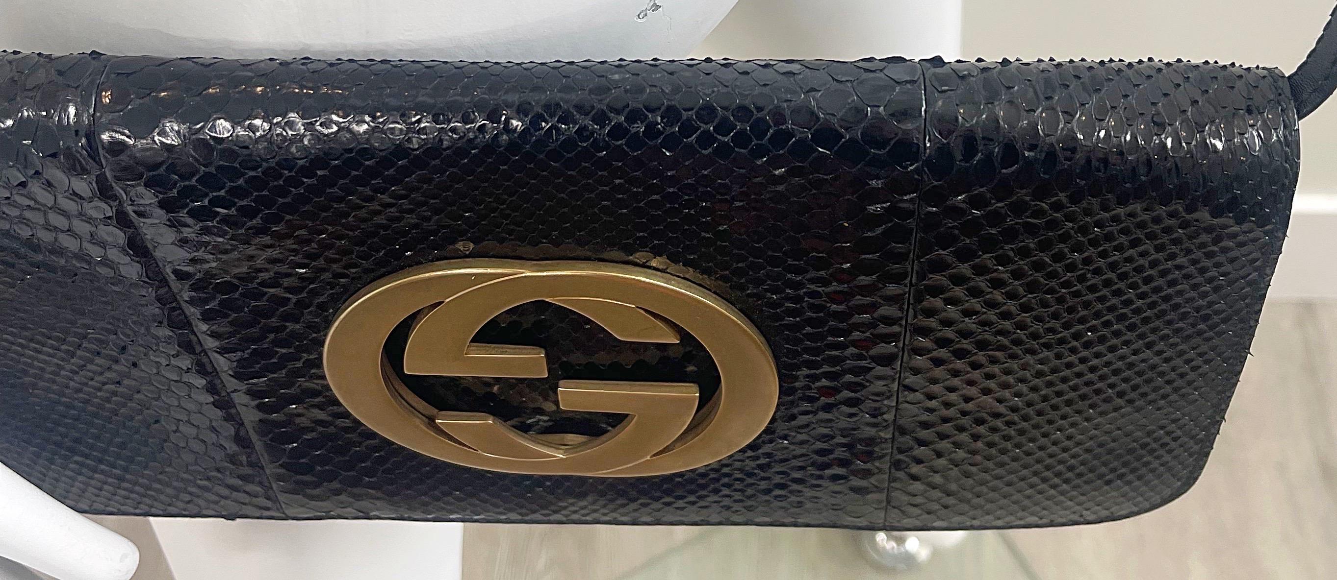 Gucci by Tom Ford Black Python Snakeskin 2000s Convertible Clutch Crossbody Bag For Sale 15