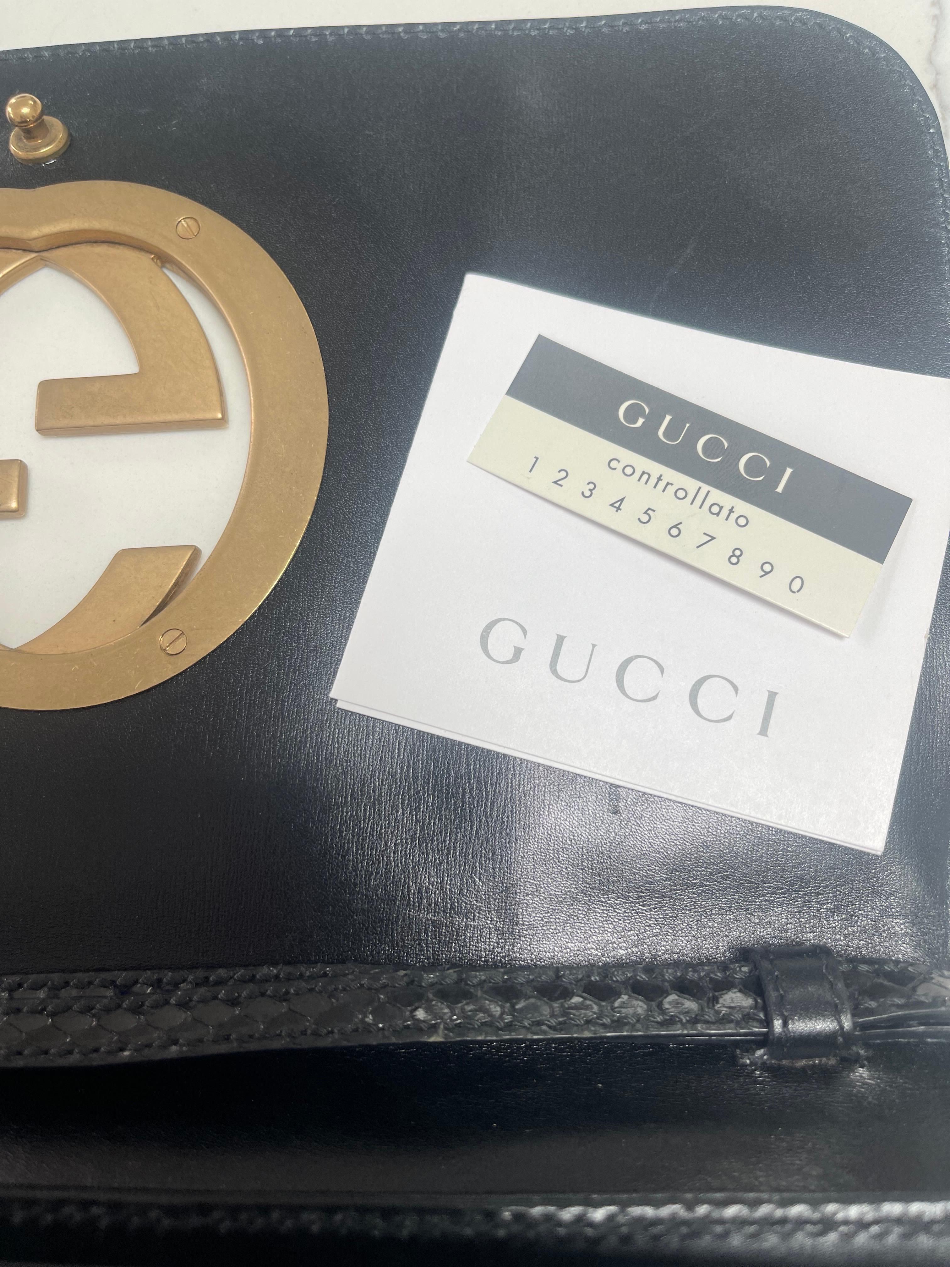 Women's or Men's Gucci by Tom Ford Black Python Snakeskin 2000s Convertible Clutch Crossbody Bag For Sale