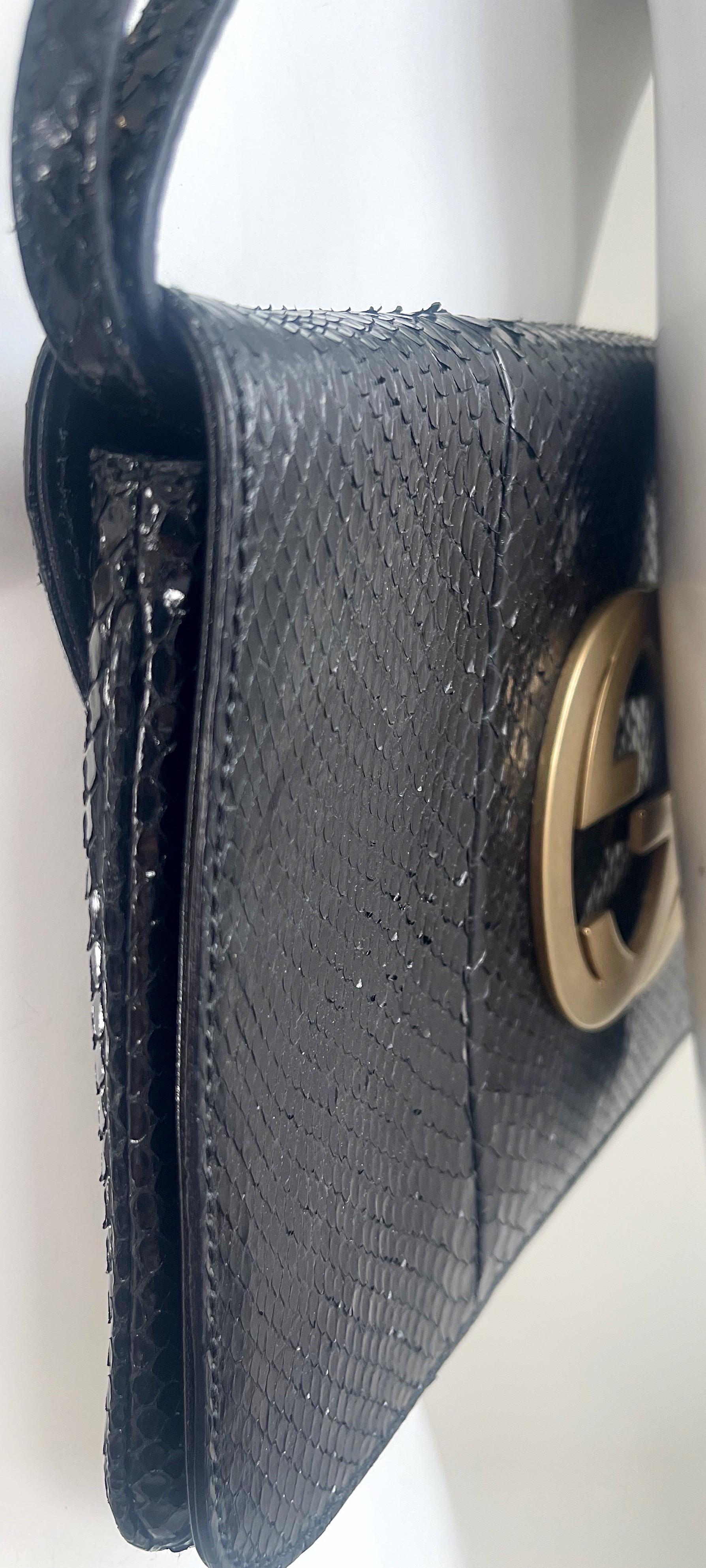 Gucci by Tom Ford Black Python Snakeskin 2000s Convertible Clutch Crossbody Bag For Sale 4
