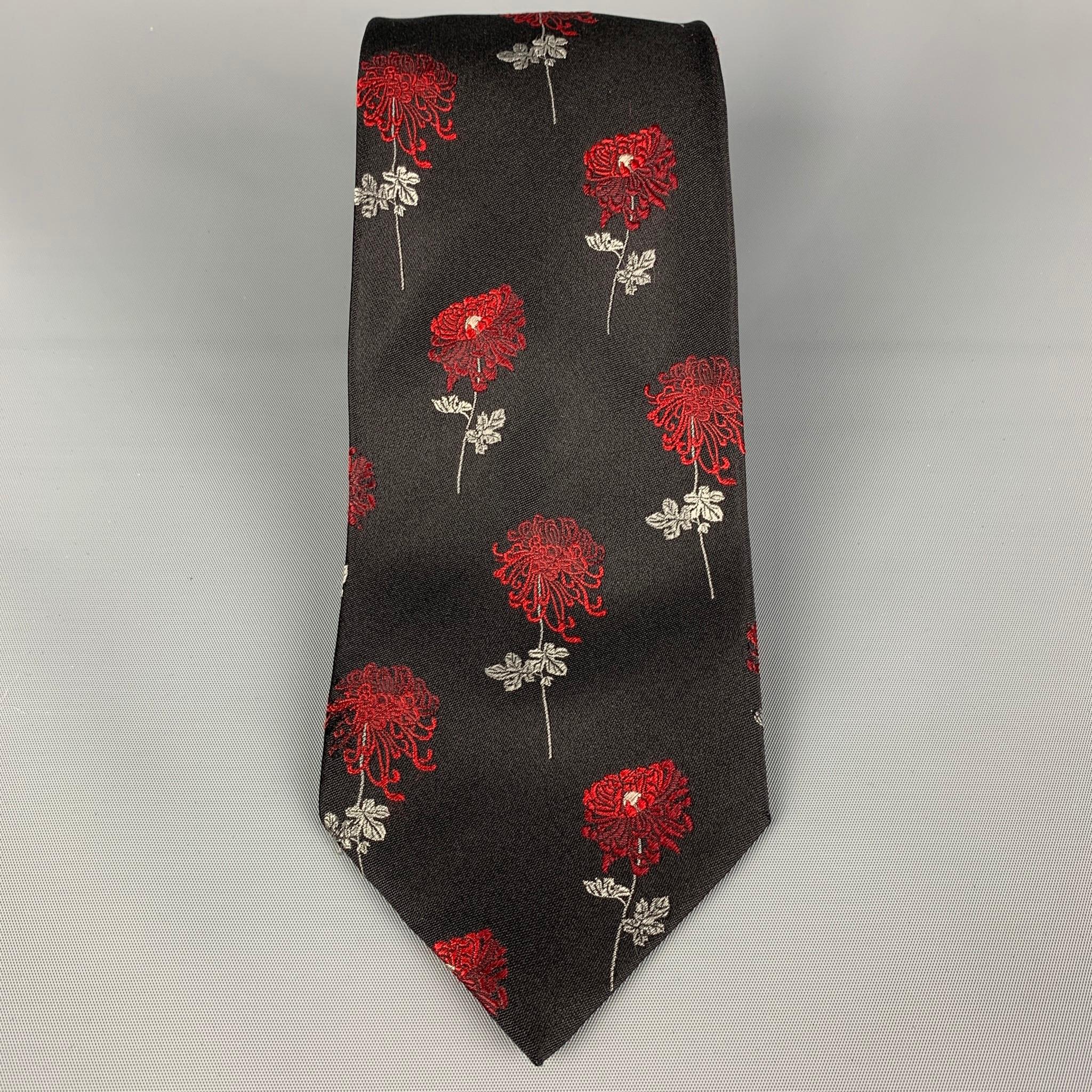 GUCCI by Tom Ford neck tie comes in a black & red silk with a chrysanthemum embroidered design print. Made in Italy. 

Very Good Pre-Owned Condition.

Measurements:

Width: 3.75 in. 