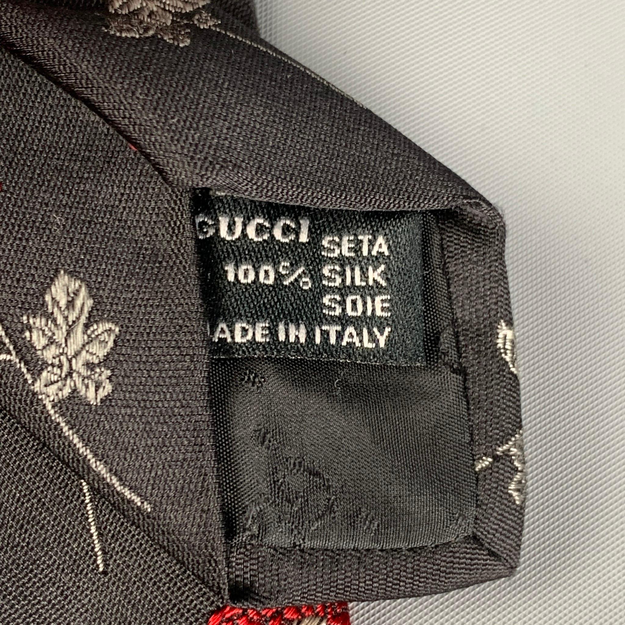 GUCCI by Tom Ford Black & Red Chrysanthemum Embroidered Silk Neck Tie In Good Condition In San Francisco, CA