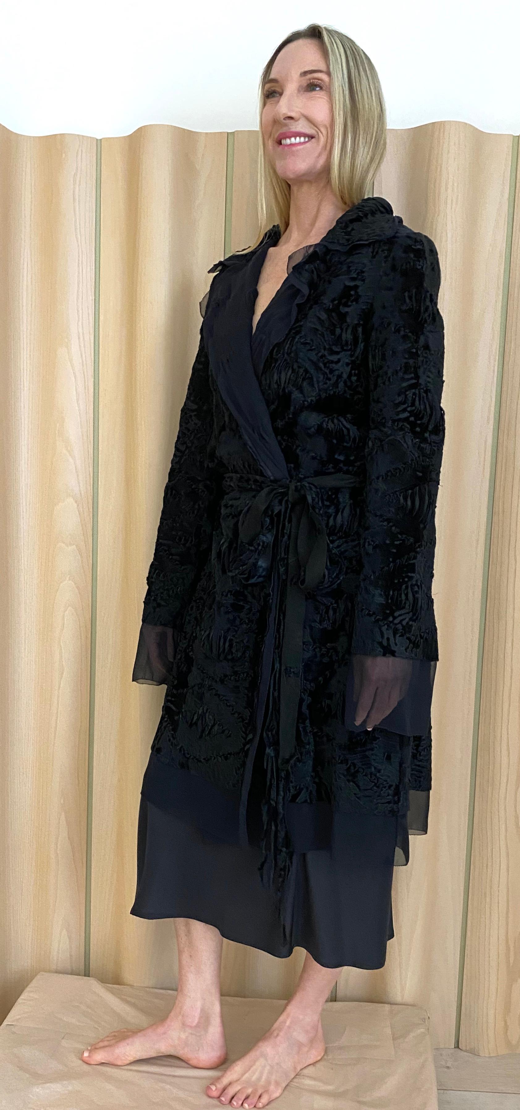 GUCCI by Tom Ford Black Silk Evening Coat In Excellent Condition In Beverly Hills, CA