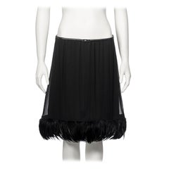 Gucci by Tom Ford Falda de noche de seda negra con plumas, ss 1999