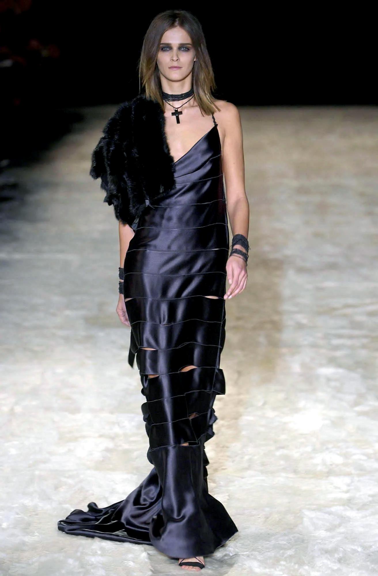 Gucci by Tom Ford Black Silk Ribbon Cut-Out Evening Dress with Train, FW 2002 In Excellent Condition For Sale In London, GB