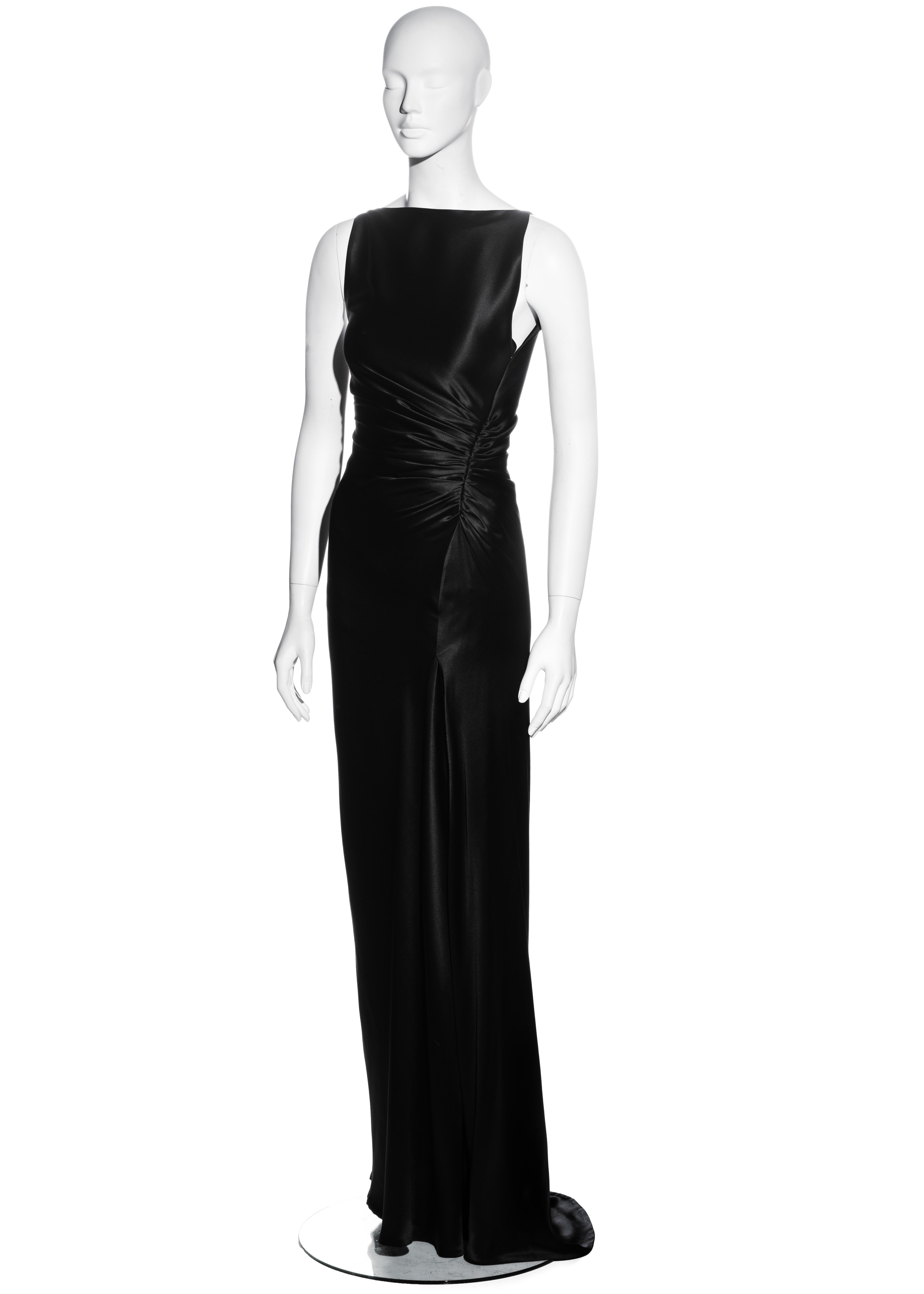 Gucci by Tom Ford Schwarzes Abendkleid aus Seide mit Rüschen und Beinschlitz:: fw 1999 1