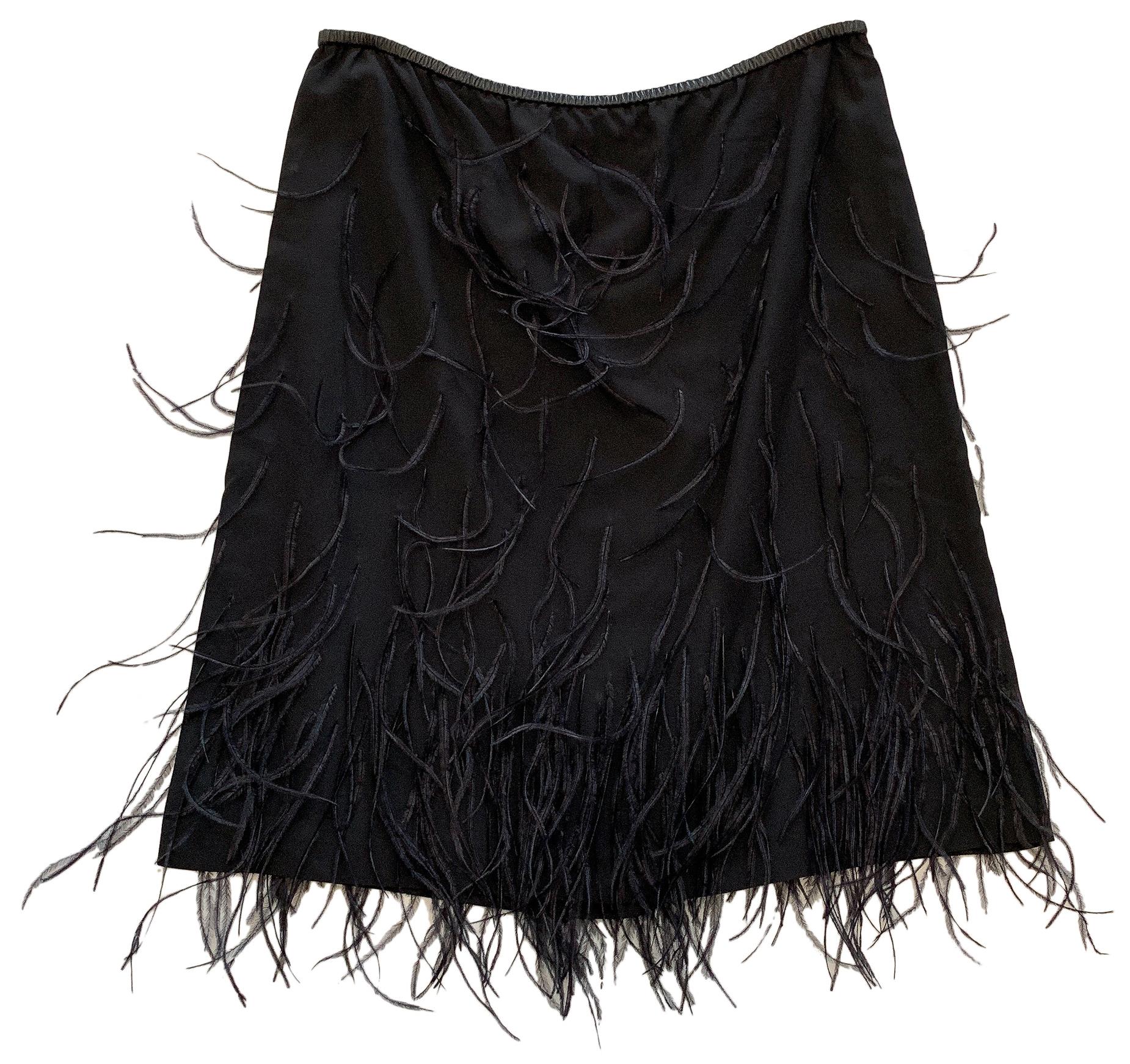 Gucci By Tom Ford Black Skirt With Feathers 1999 In Excellent Condition For Sale In Los Angeles, CA