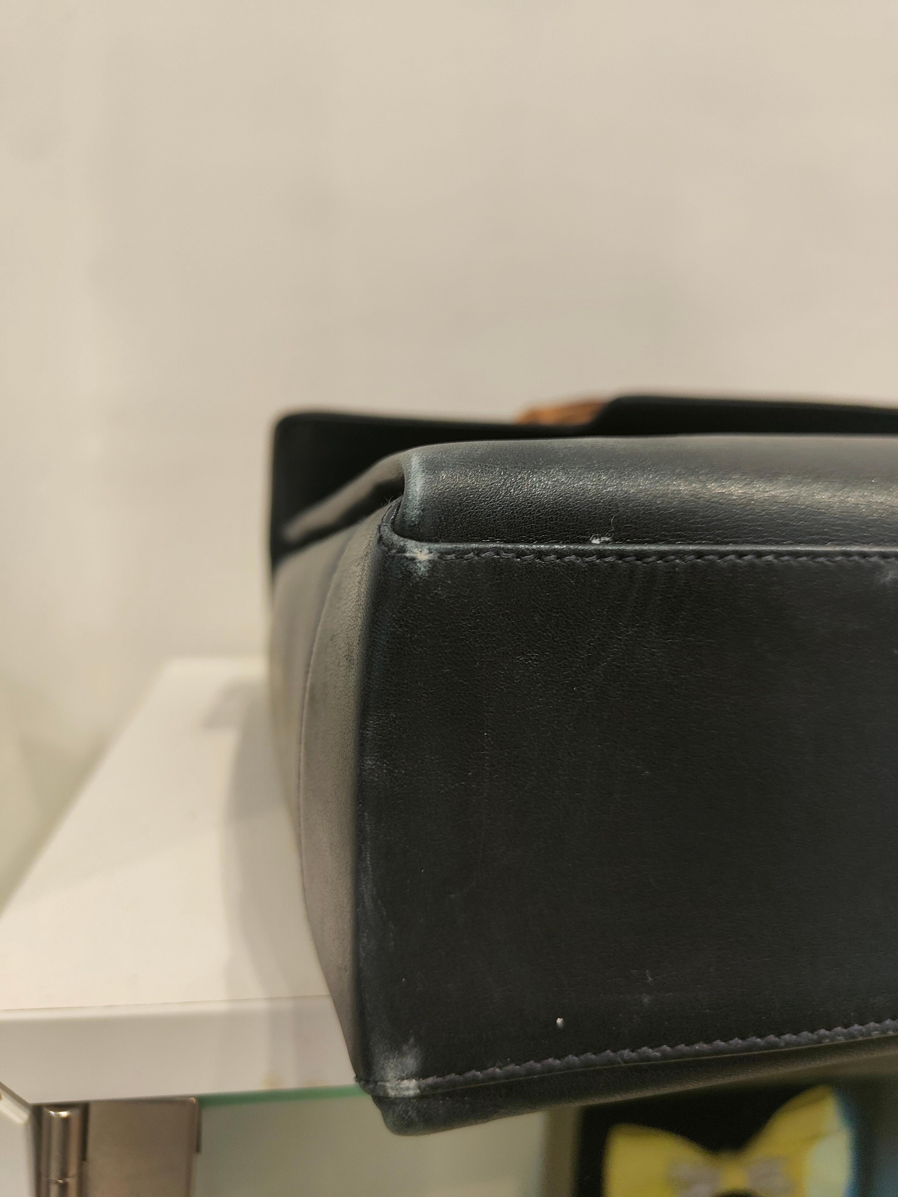 Gucci by Tom Ford blu navy leather bamboo bag totally made in Italy still with dust bag
Size:
30x22x9 cm