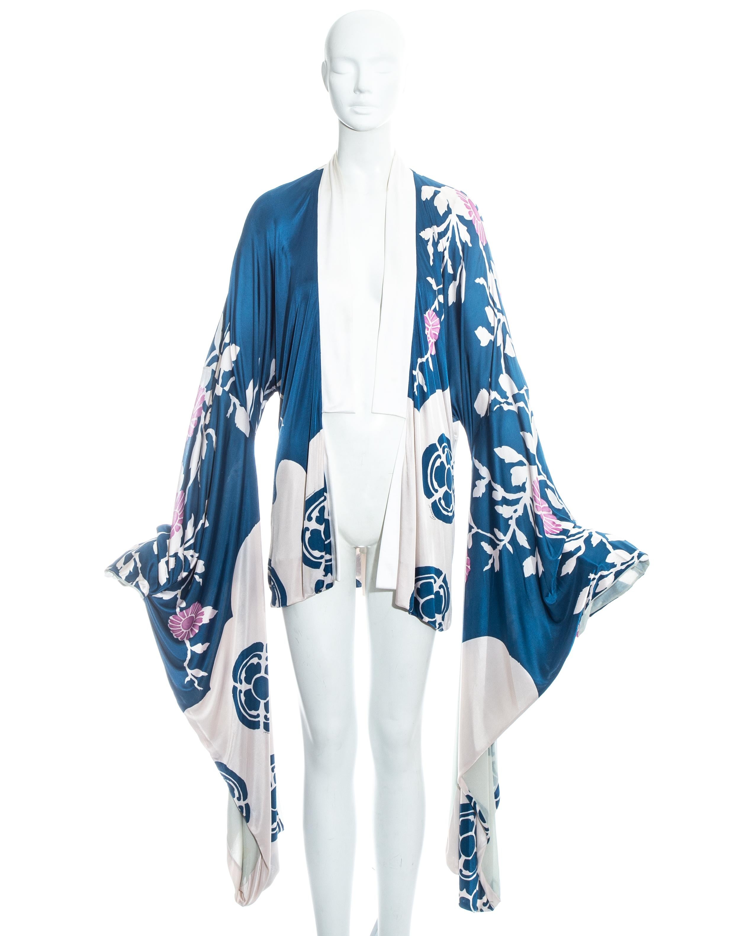 Gucci by Tom Ford; Blue silk jersey oriental floral printed kimono. 

Spring-Summer 2003