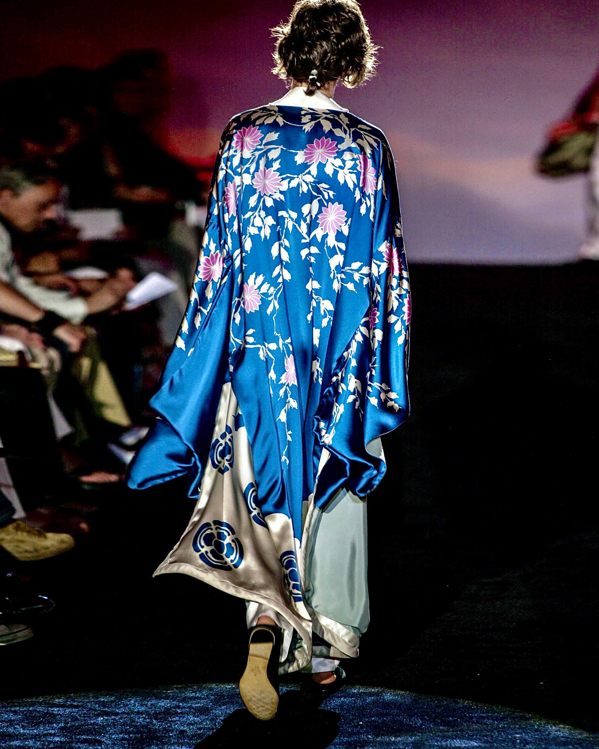 Gucci by Tom Ford Blue Silk Satin Kimono, SS 2003 6