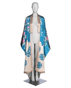Kimono Gucci par Tom Ford en satin de soie bleu, printemps-été 2003