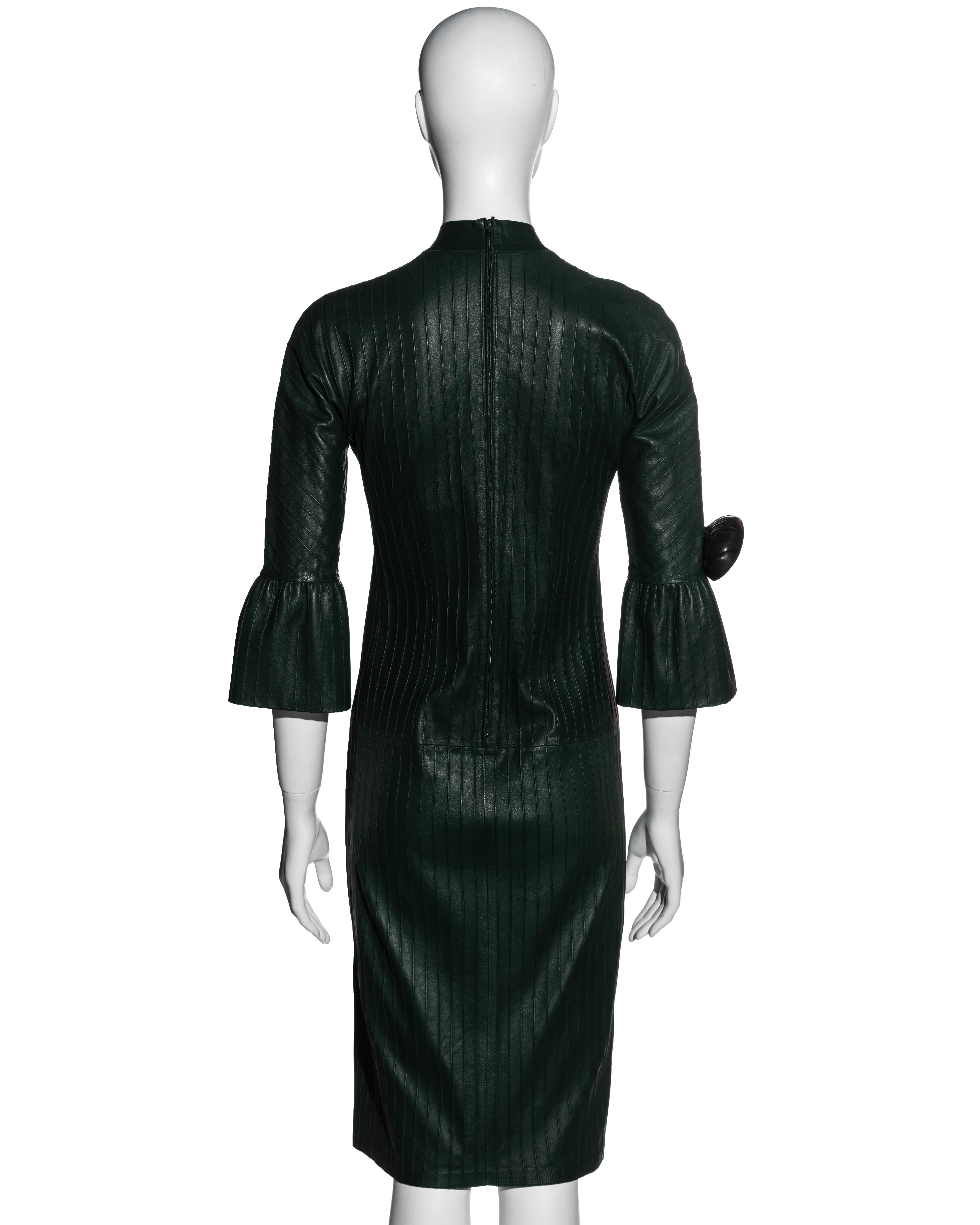 Gucci by Tom Ford bottle green pintuck leather shift dress, fw 1999 In Excellent Condition For Sale In London, GB