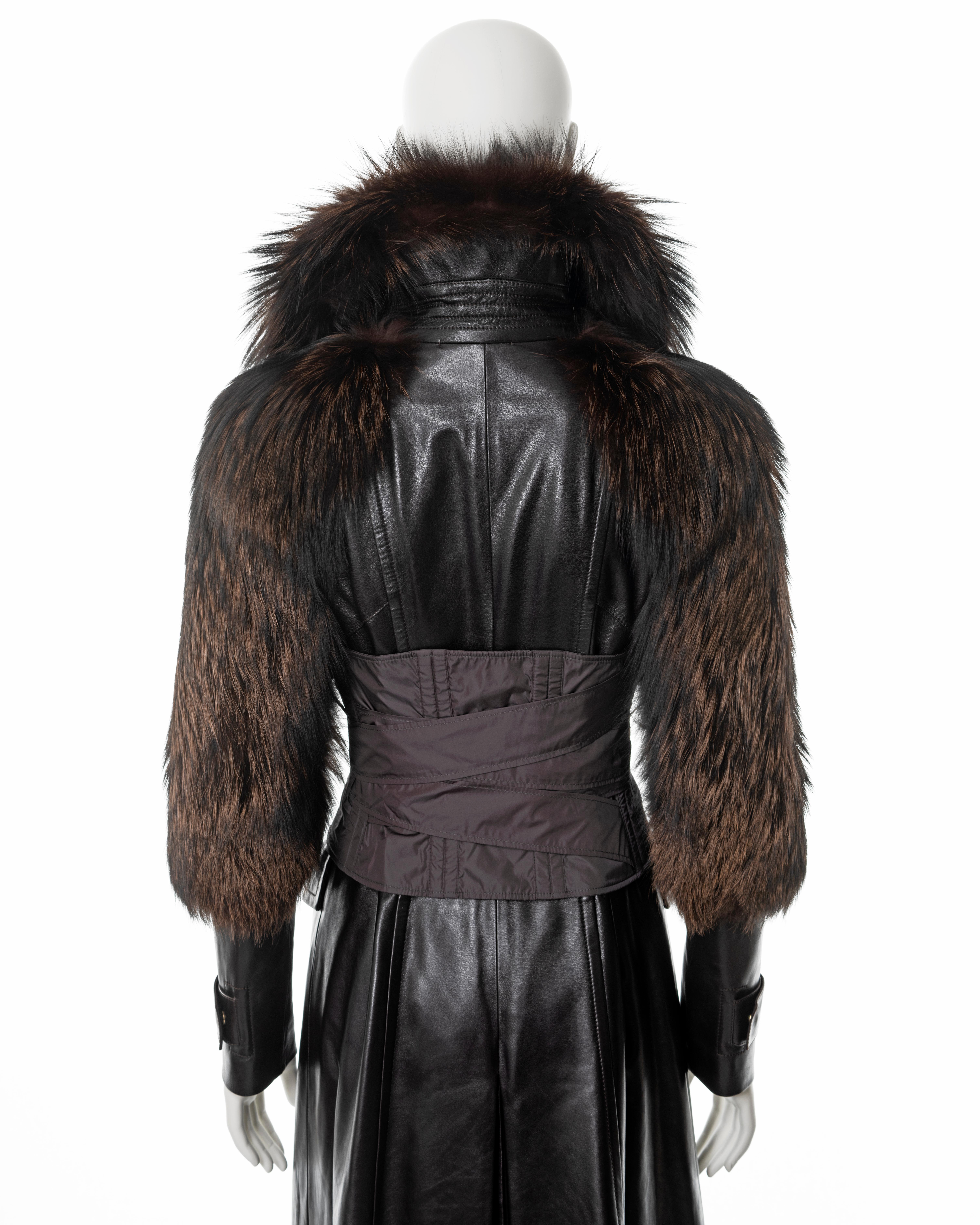 Manteau à corset en fourrure de renard brun et cuir, fw 2003, Gucci by Tom Ford en vente 5