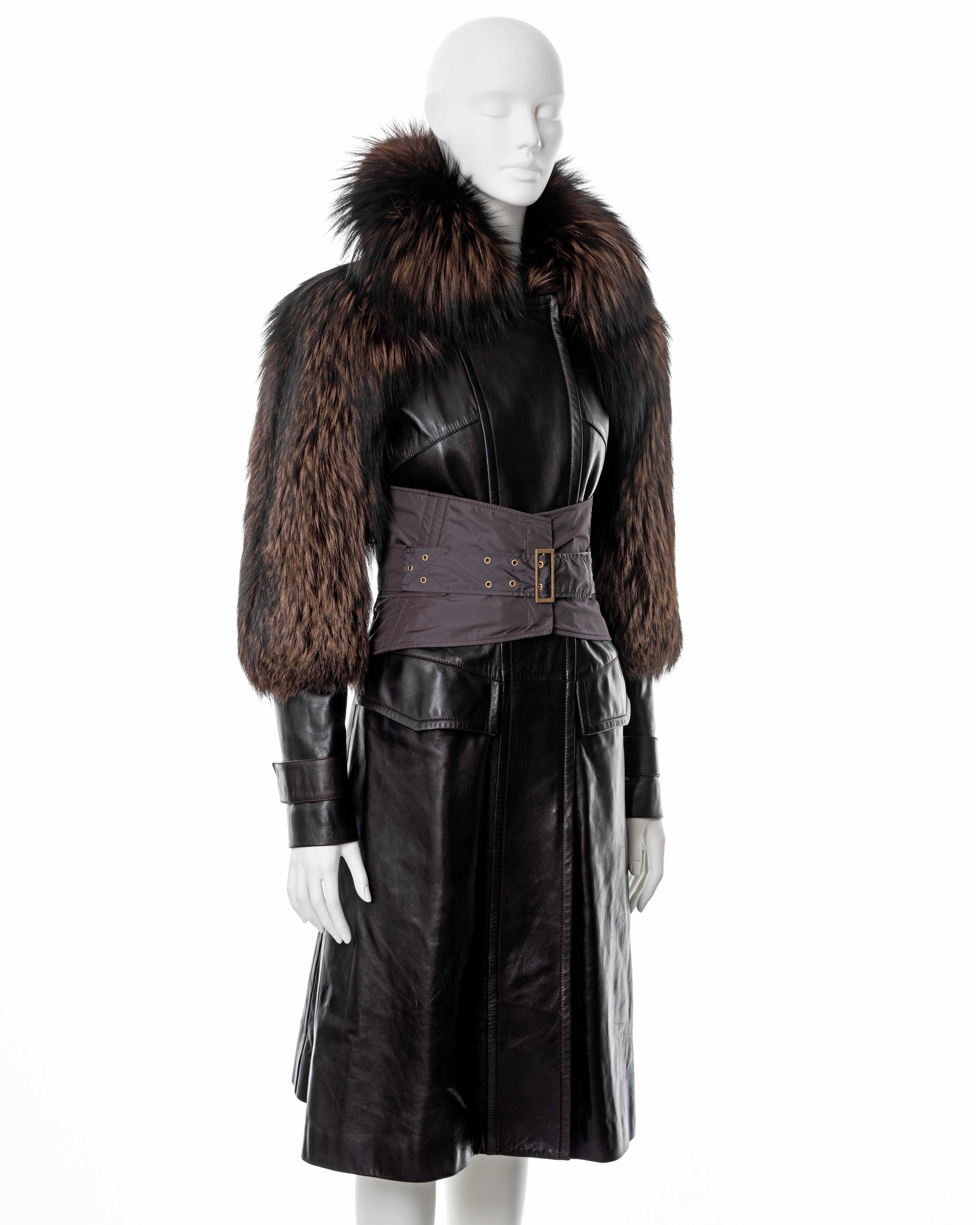 Manteau à corset en fourrure de renard brun et cuir, fw 2003, Gucci by Tom Ford Pour femmes en vente