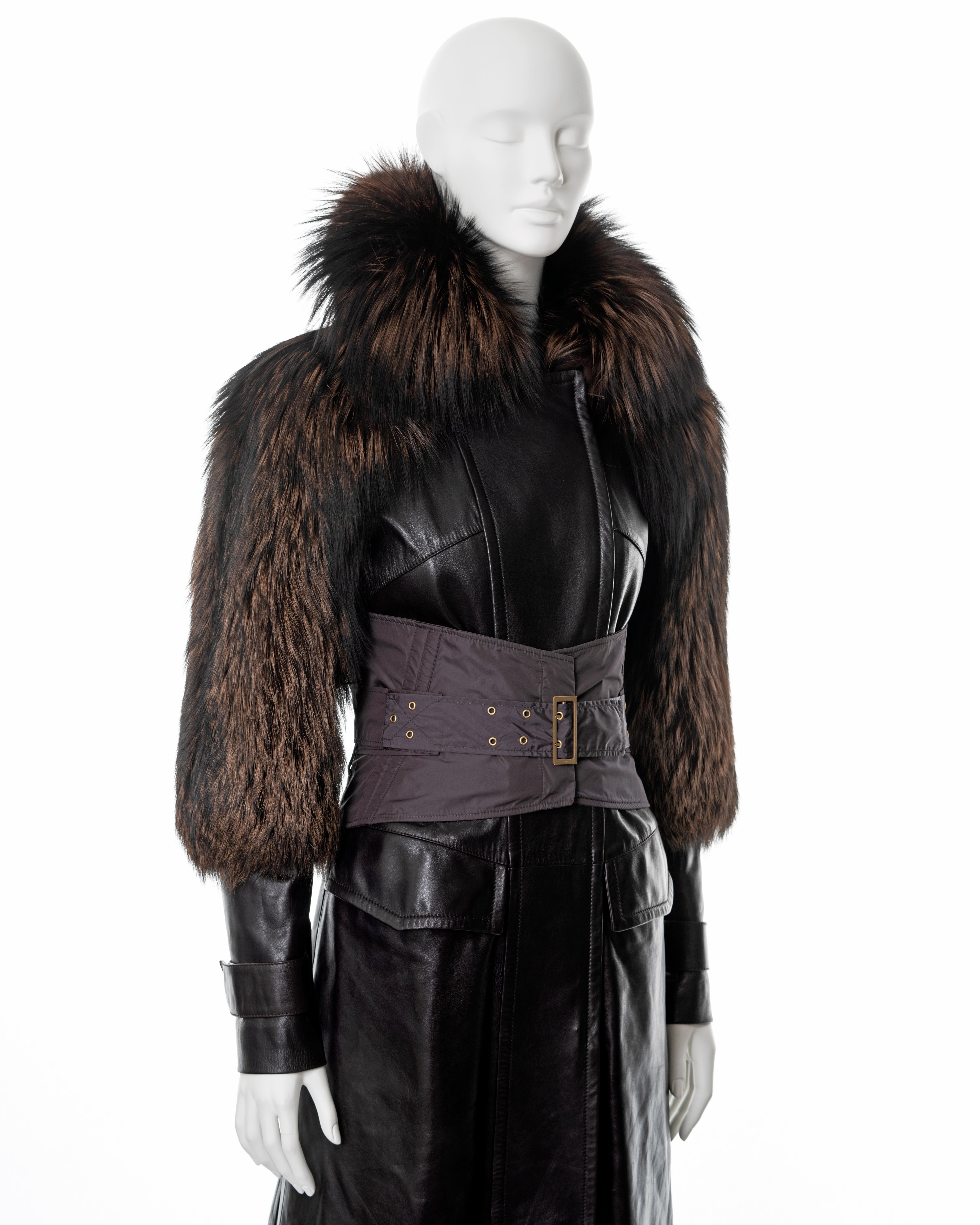 Manteau à corset en fourrure de renard brun et cuir, fw 2003, Gucci by Tom Ford en vente 1