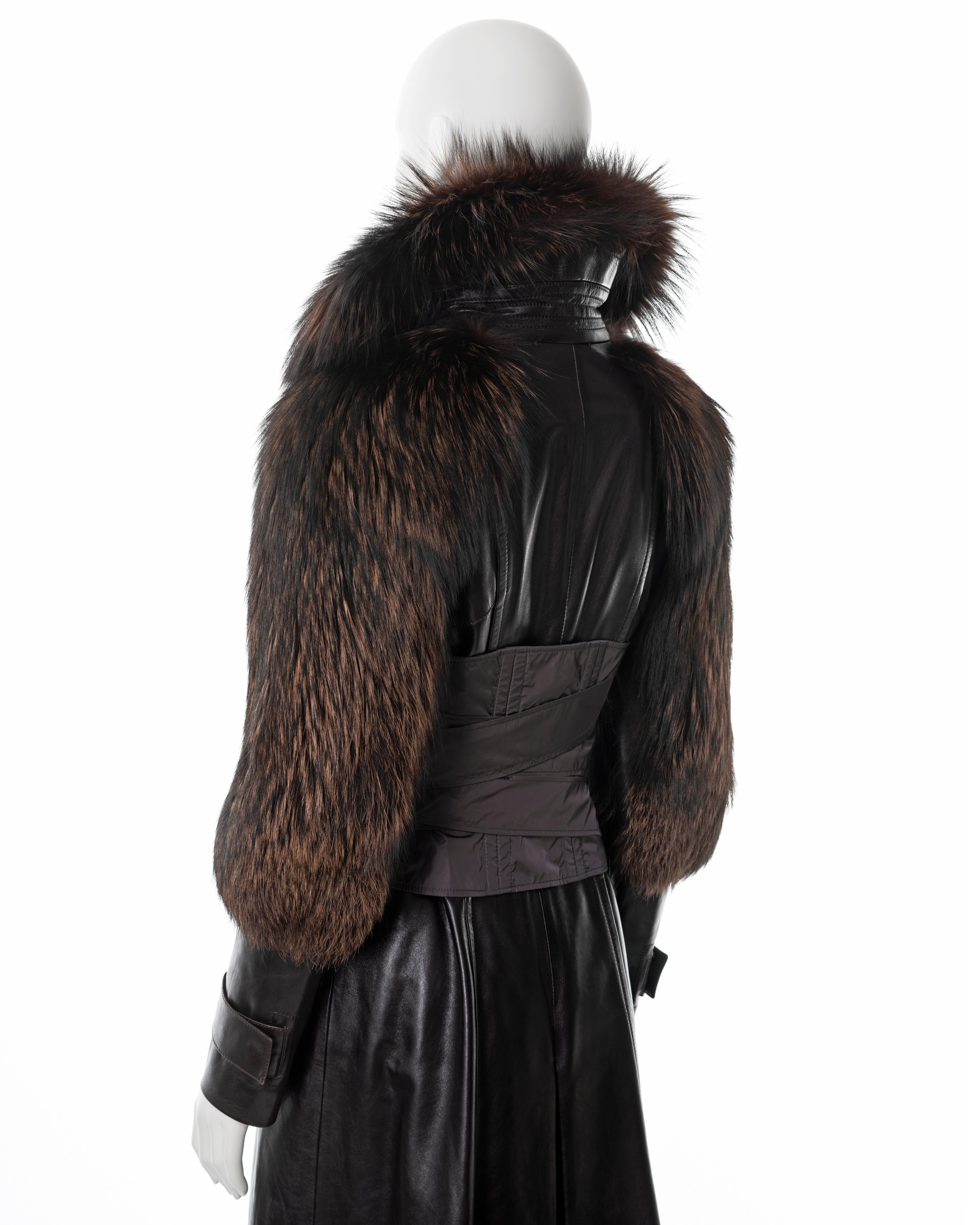 Manteau à corset en fourrure de renard brun et cuir, fw 2003, Gucci by Tom Ford en vente 3