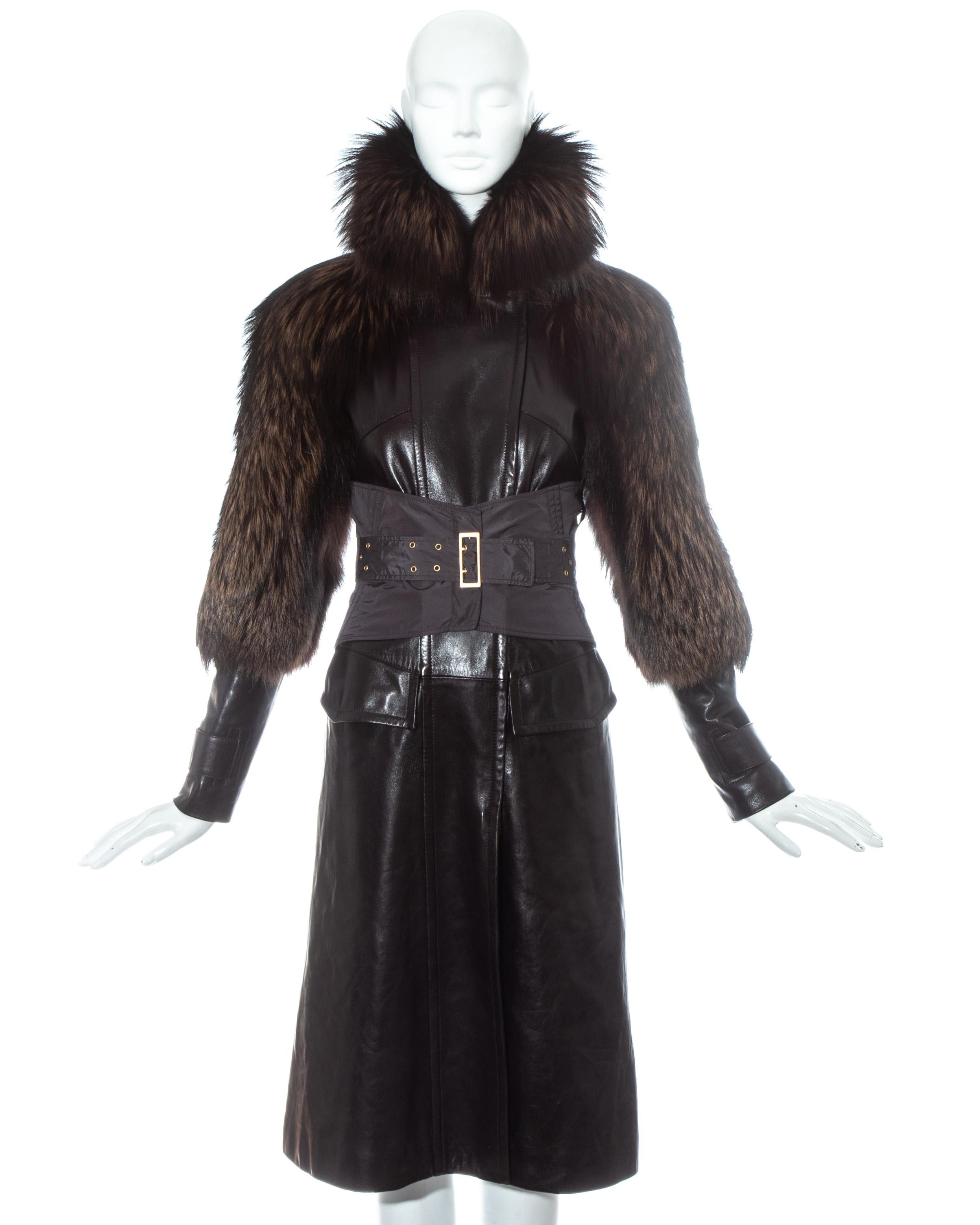 Gucci by Tom Ford brown leather mid length coat with fox fur sleeves and collar.  Detachable nylon corset, double ended zip fastening and 2 front flap pockets.

Fall-Winter 2003