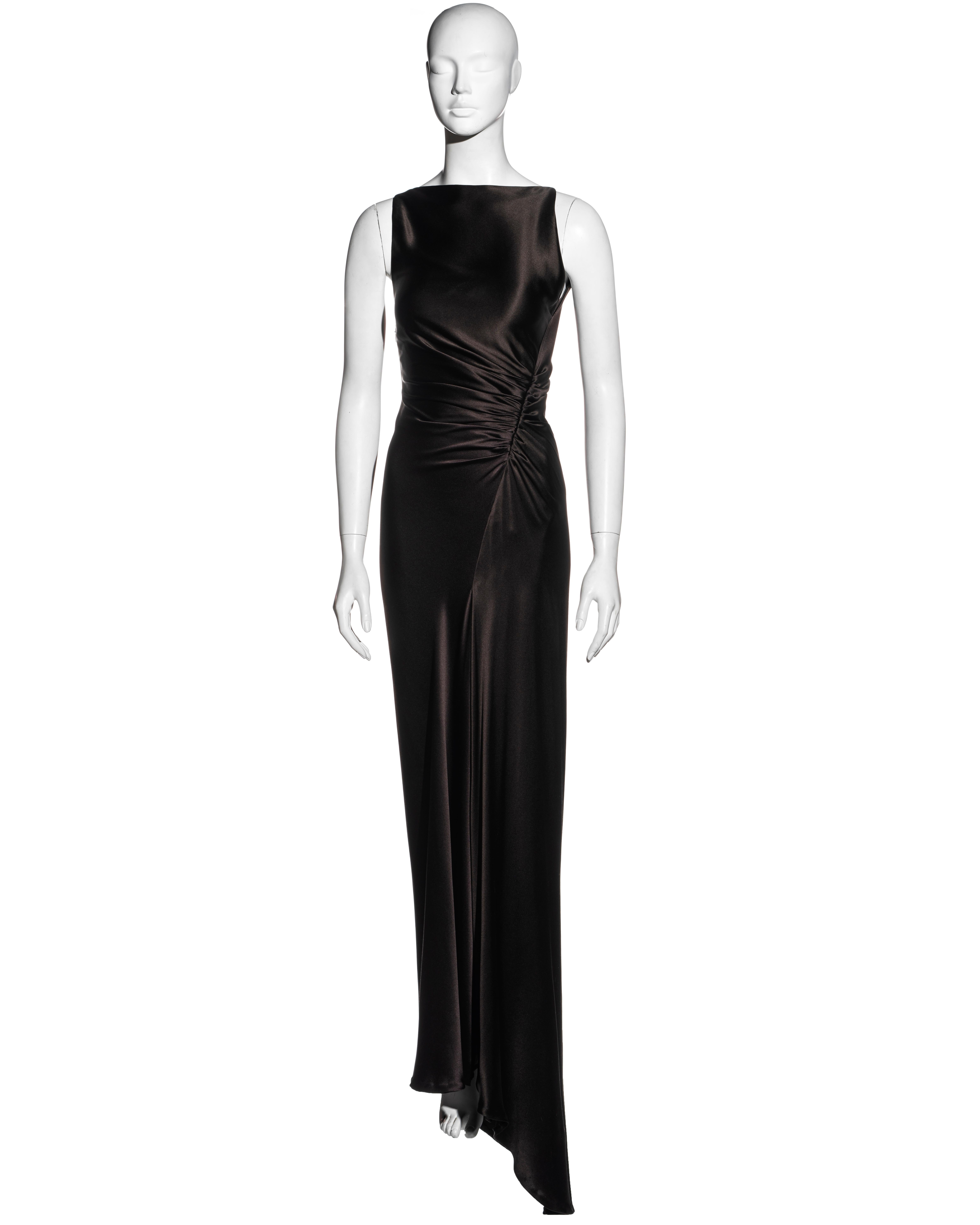 ▪ Gucci deep brown silk evening maxi dress
▪ Designed by Tom Ford 
▪ Sabrina neckline with hook fastenings at the shoulder 
▪ Ruched seam across the bodice 
▪ Leg slit 
▪ Silk chiffon lining 
▪ Trained skirt with dancing loop 
▪ IT 38 - FR 34 - UK