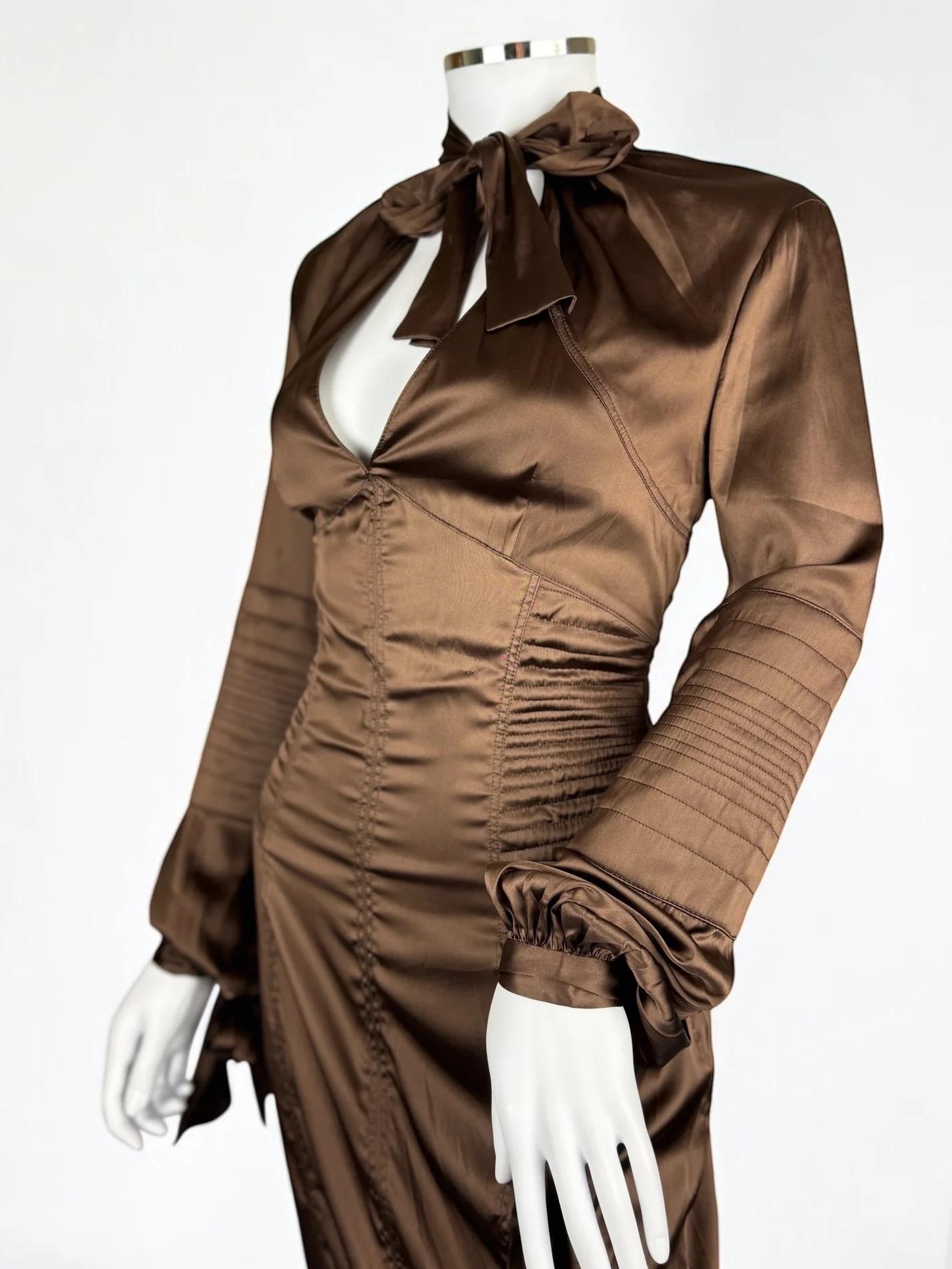 Gucci by Tom Ford Brown Silk Bow Dress, FW 2003 In Good Condition For Sale In Marlborough, GB