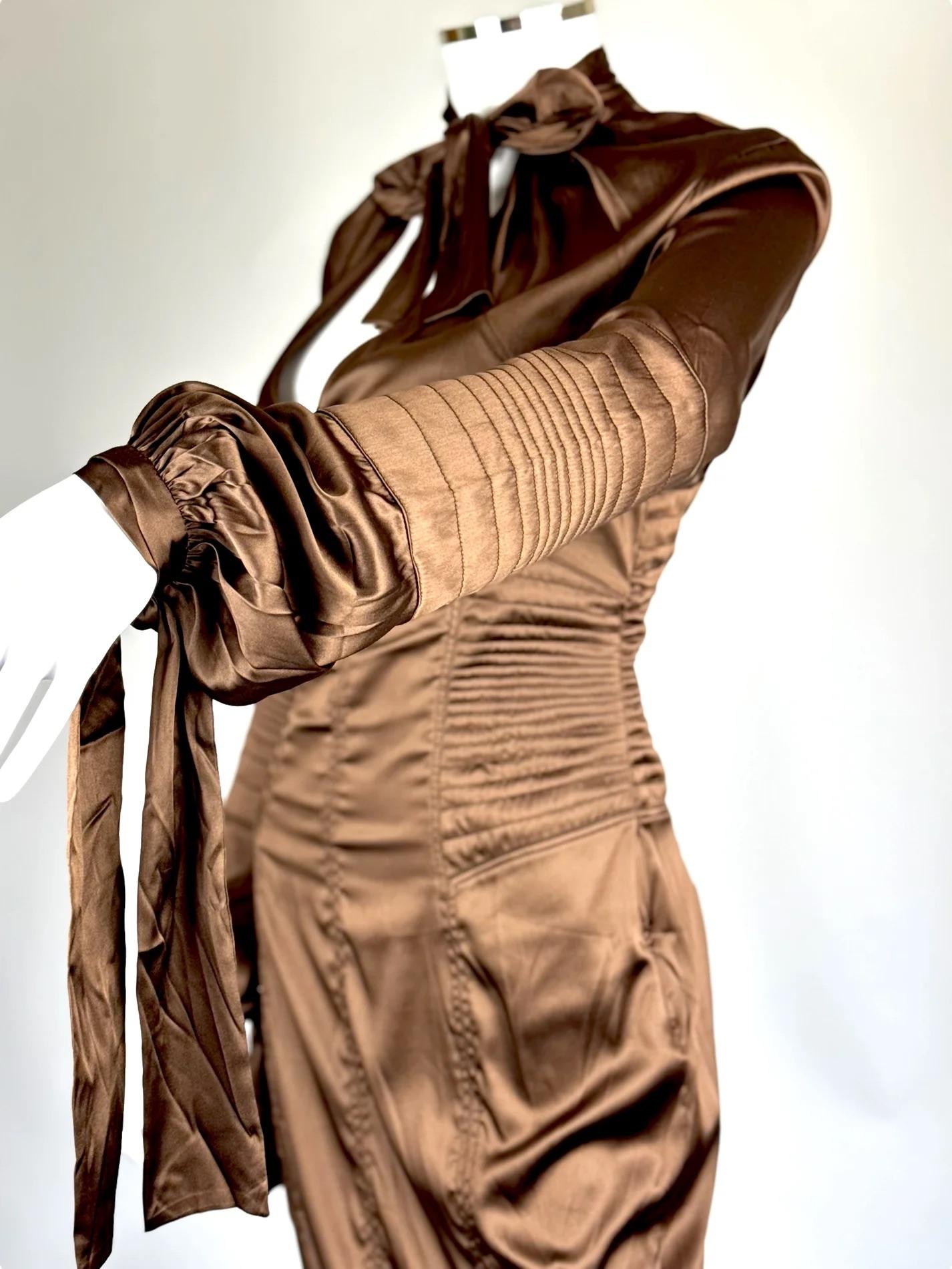 Gucci by Tom Ford Brown Silk Bow Dress, FW 2003 For Sale 2