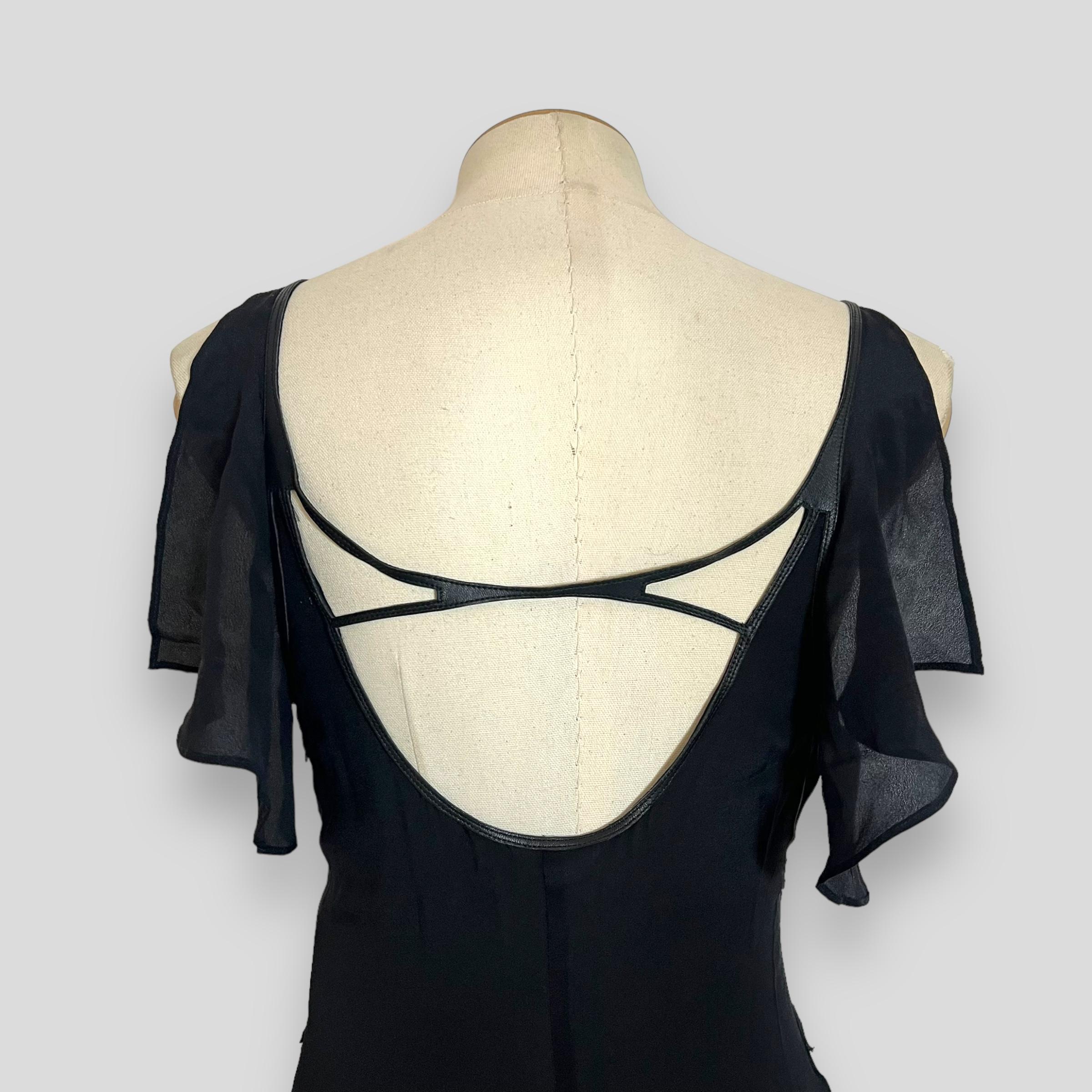 Women's Gucci by Tom Ford c2003 F/W low cut out silk dress For Sale