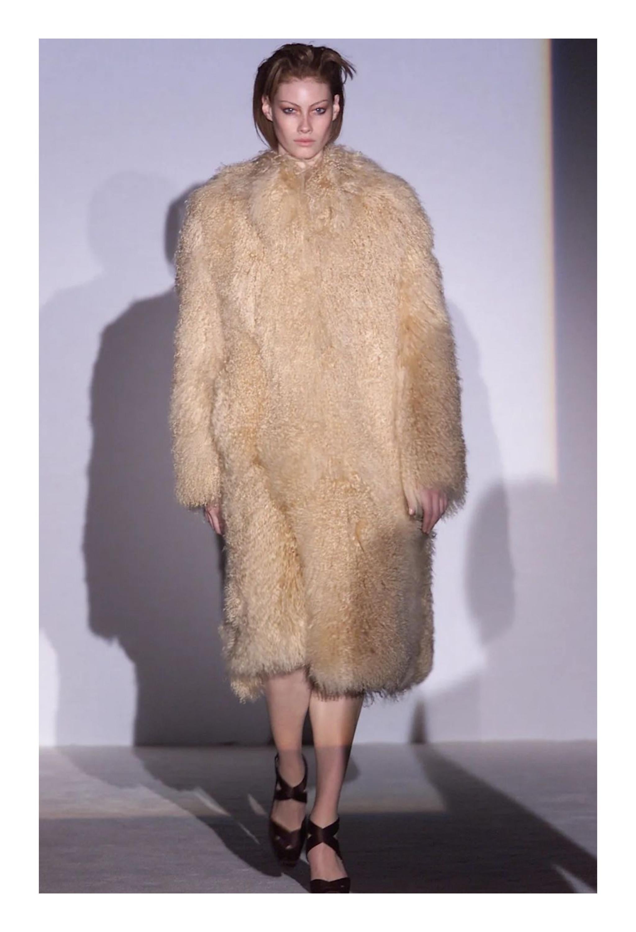 Resurrection Vintage is thrilled to offer an iconic 2001 Gucci by Tom Ford camel shearling chubby coat featuring an oversized fit, 100% silk inner lining, leather side panels with zippers, and spring hook and eye closures.

Gucci
Designed By Tom