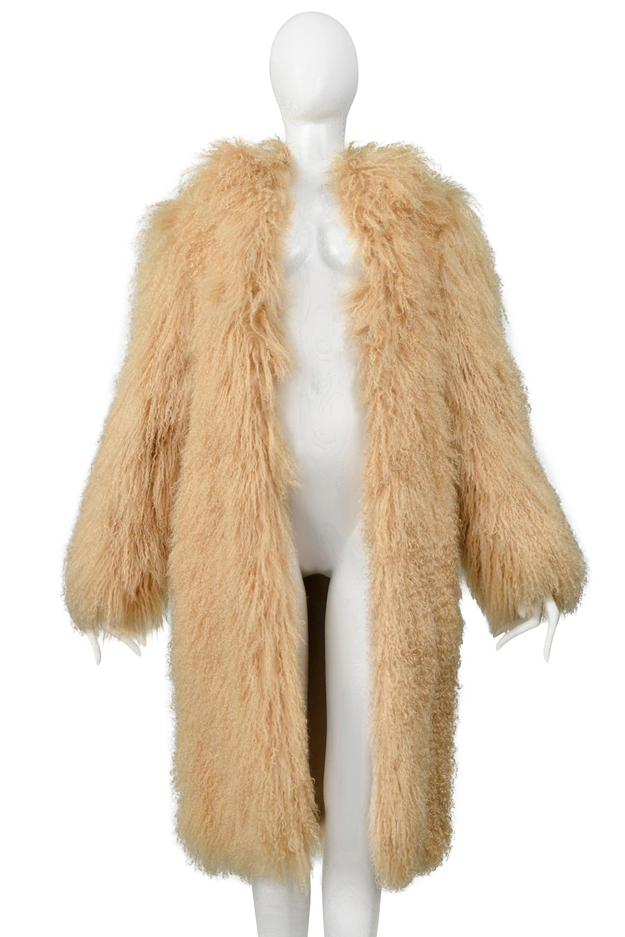 Gucci By Tom Ford Camel Shearling Chubby Coat With Leather Side Panels 2001 In Good Condition For Sale In Los Angeles, CA