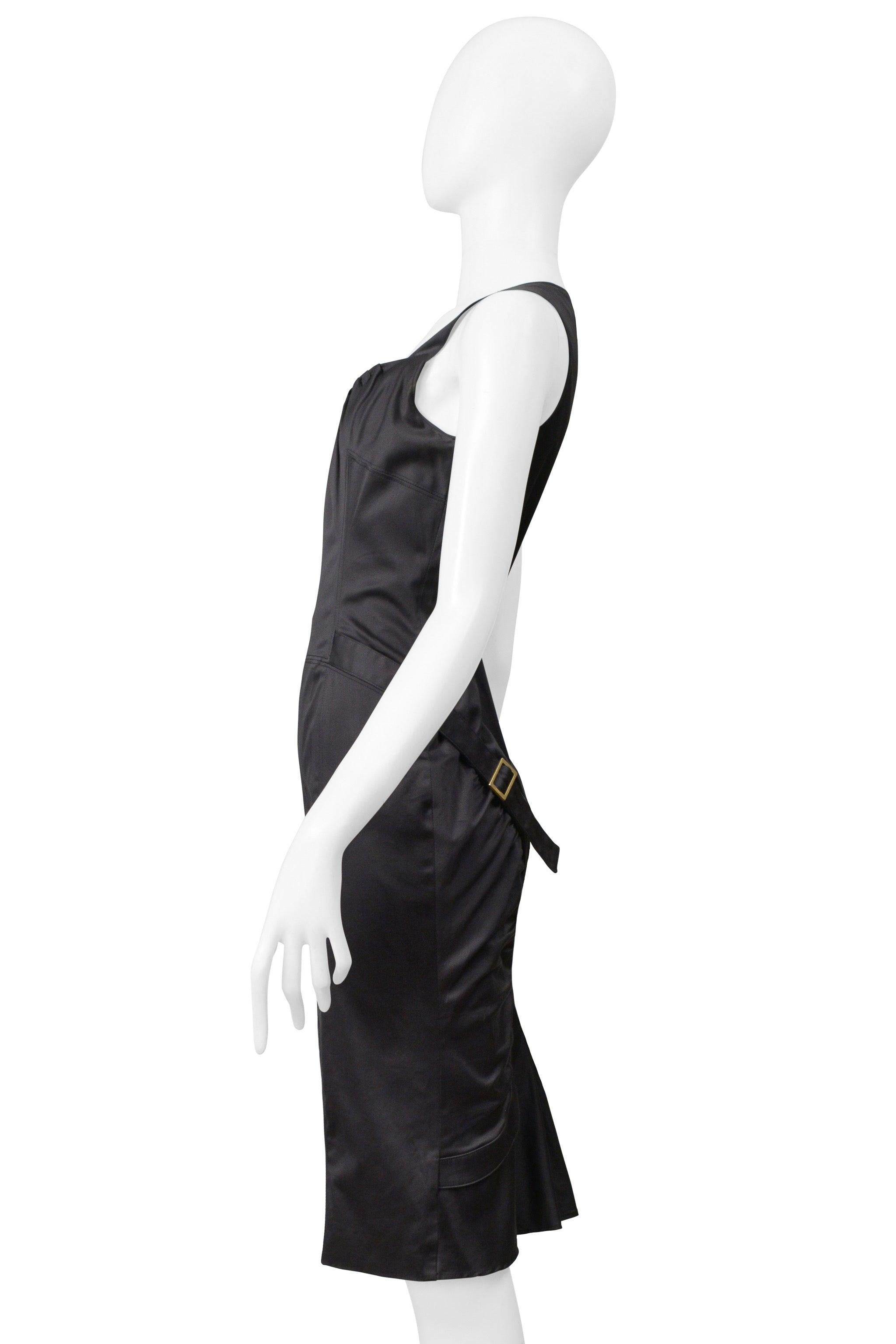Gucci by Tom Ford Anthrazitgraues Kleid mit Schnalle hinten 2003 im Angebot 1