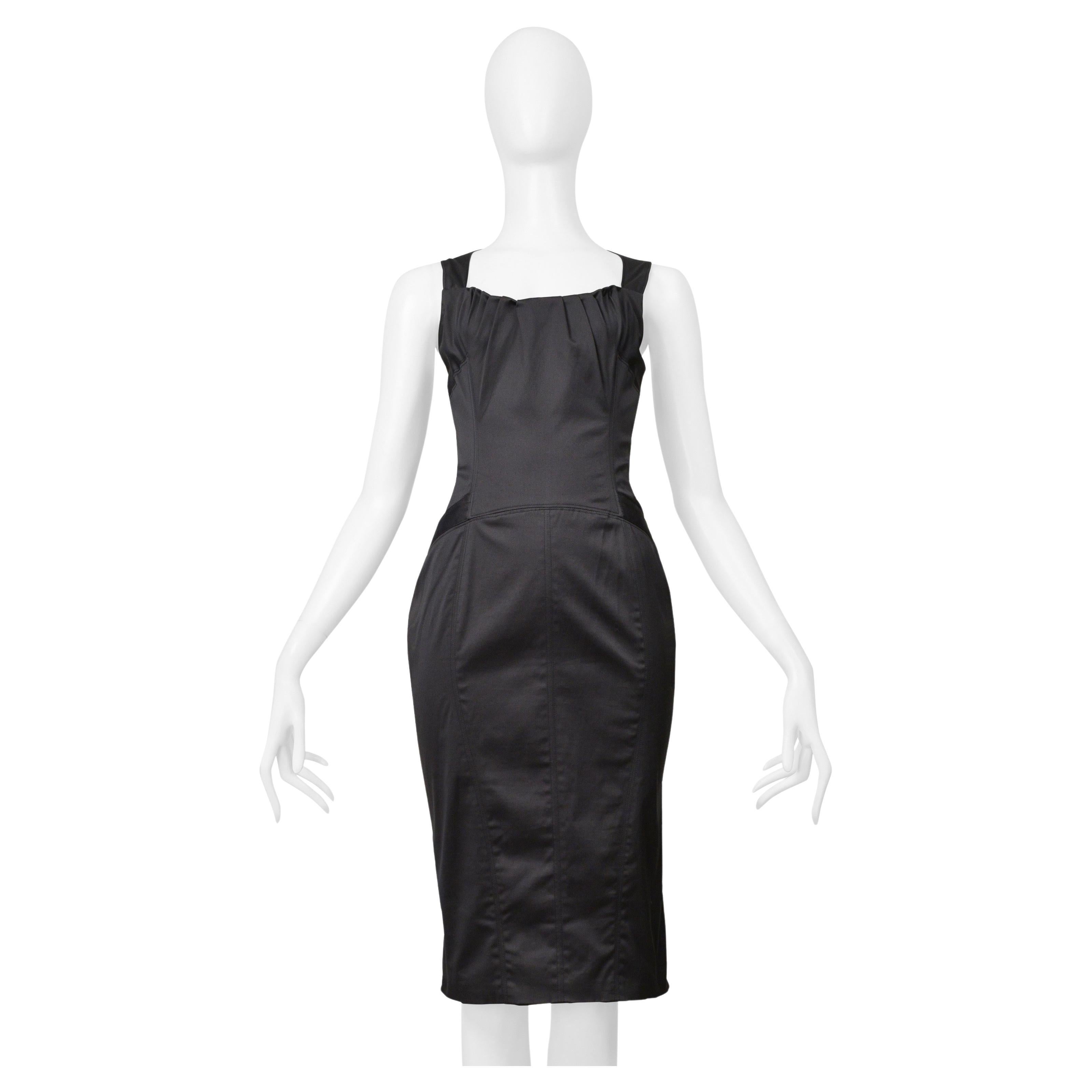 Gucci by Tom Ford Anthrazitgraues Kleid mit Schnalle hinten 2003 im Angebot