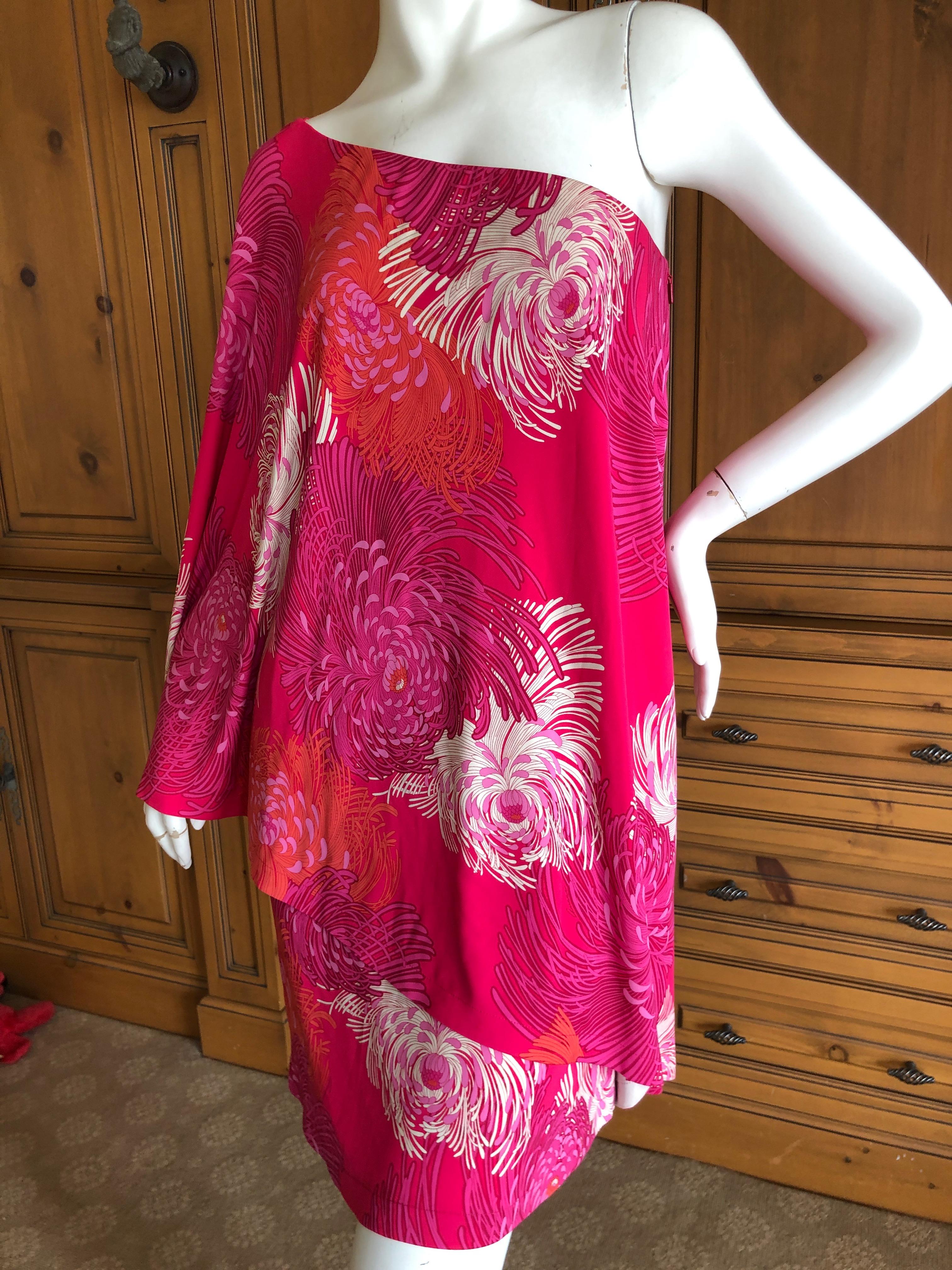 Gucci Chrysanthemum Print One Sleeve Mini Dress .
Size M
Bust 38