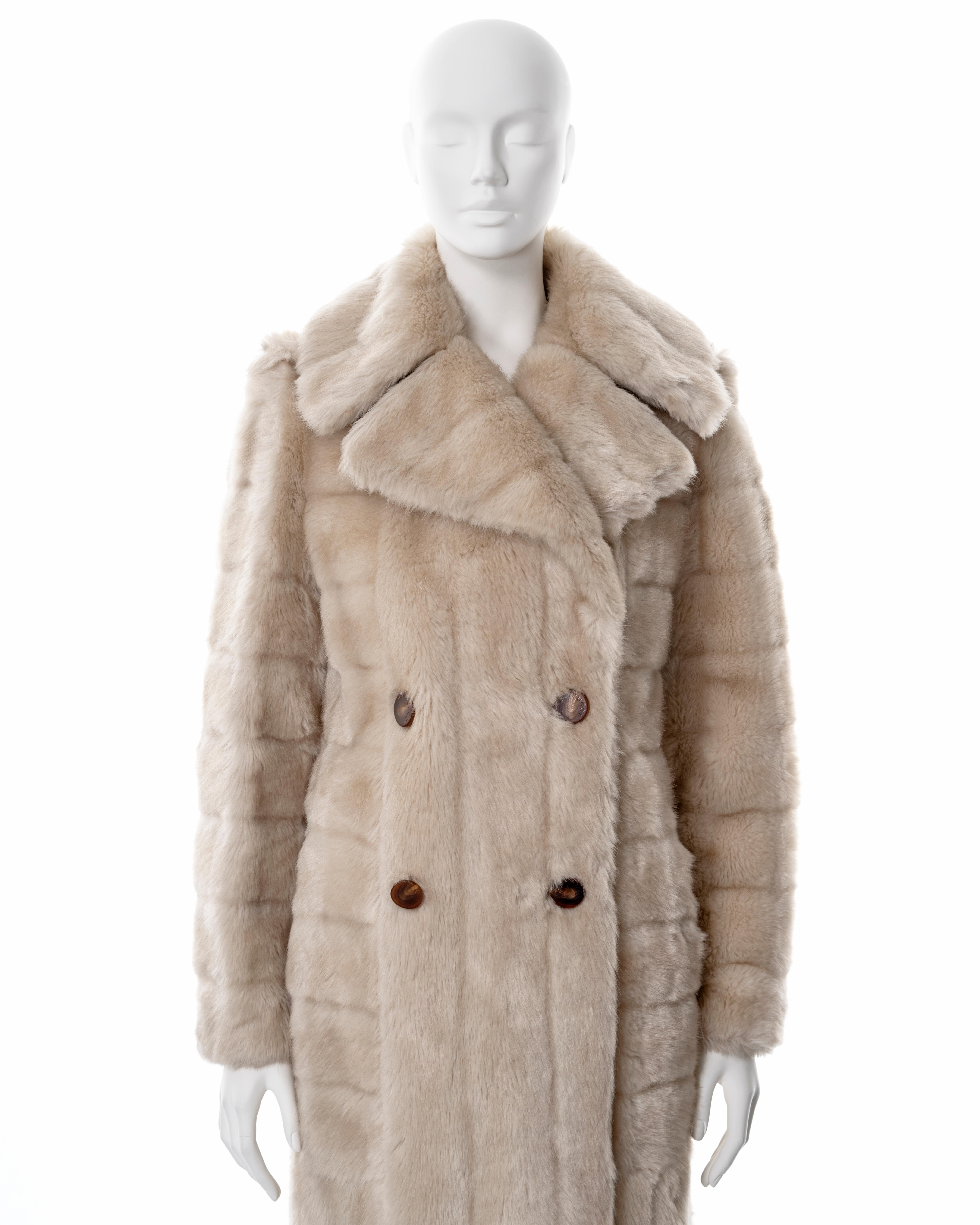 Gucci by Tom Ford cream faux fur double-breasted coat, fw 1996 In Excellent Condition In London, GB