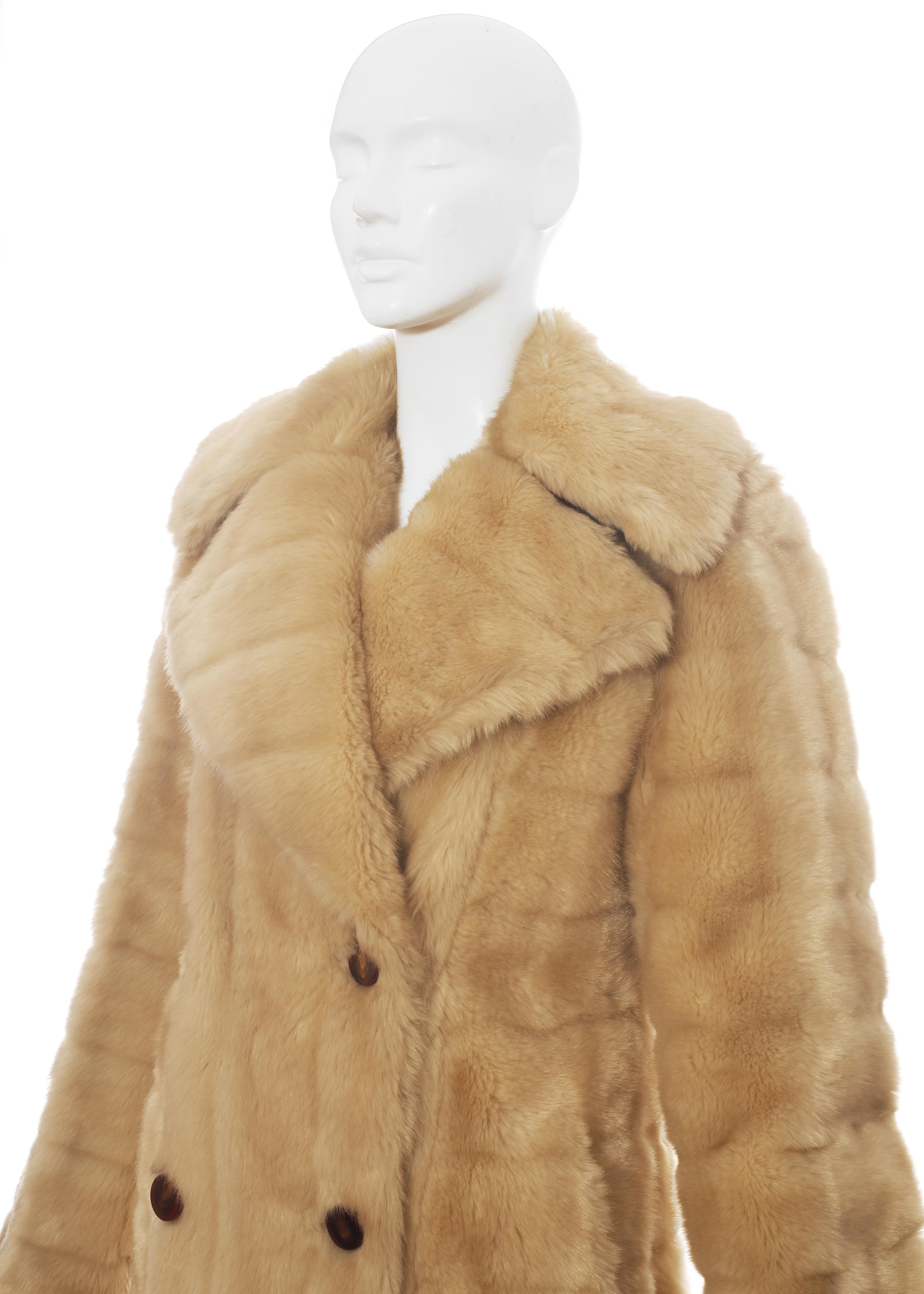 Beige Gucci by Tom Ford cream faux fur double breasted coat, fw 1996