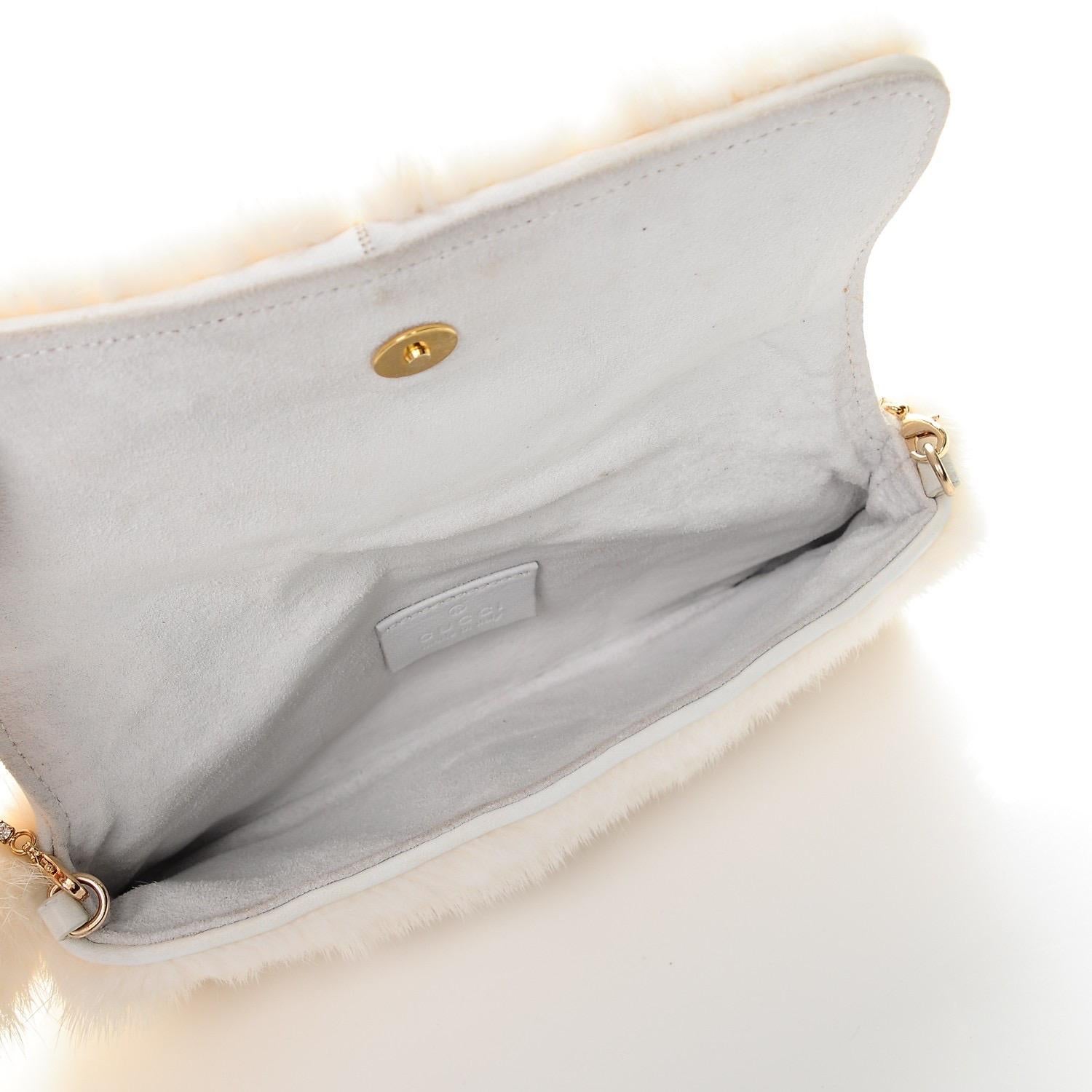 Sac de soirée Gucci by Tom Ford 2004 Dragon Pearl Jeweled Mink Fur Purse  Pour femmes en vente