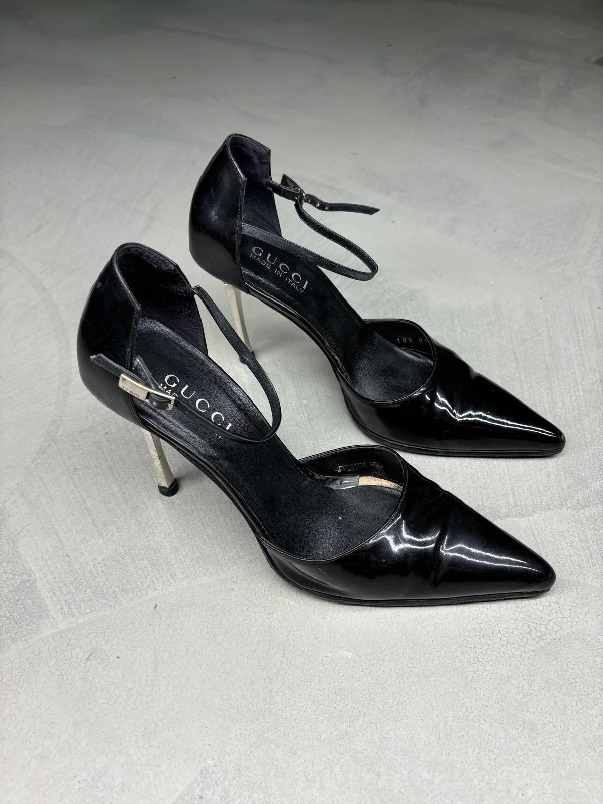 - Gucci by Tom Ford
- Sold by Gold Palms Vintage
- ⁠Fall Winter 1997 collection
- ⁠Black patent leather pumps
- ⁠Metal heel
- ⁠Size IT 38.5