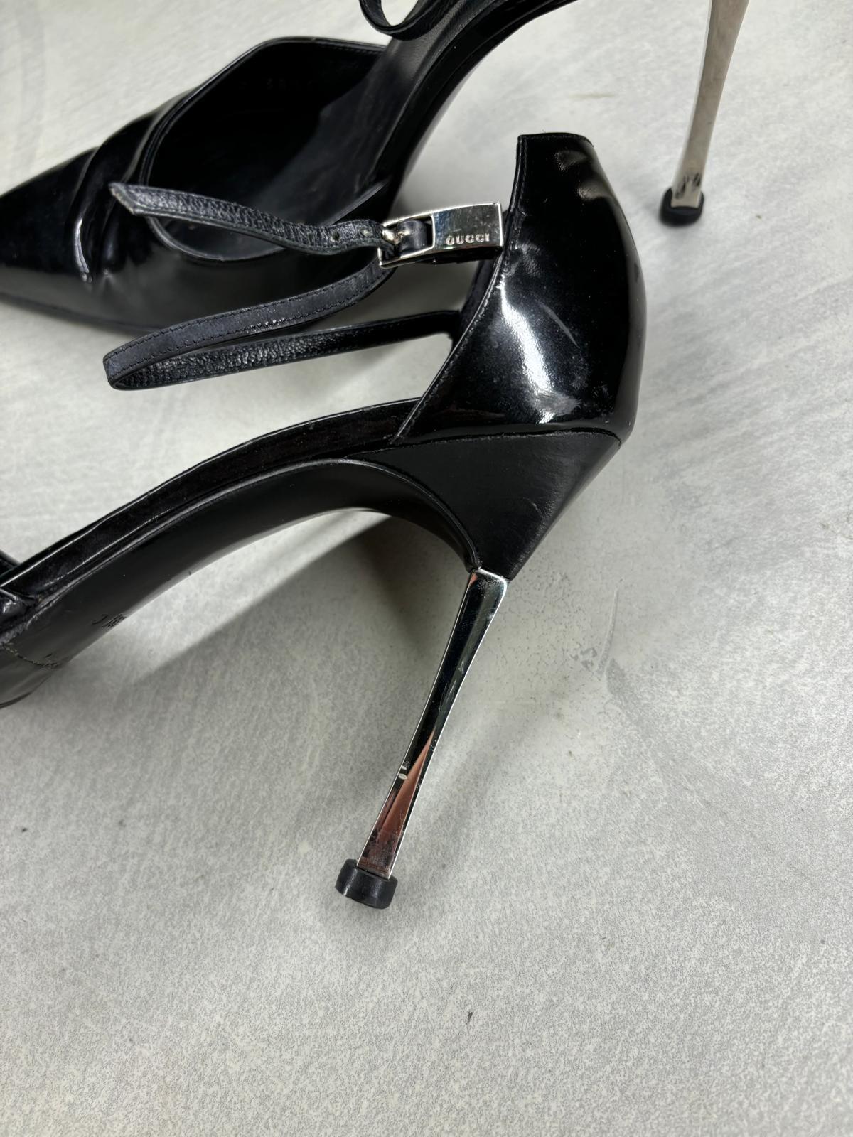 Gucci by Tom Ford F/W 1997 metal heel pumps In Good Condition In Rome, IT