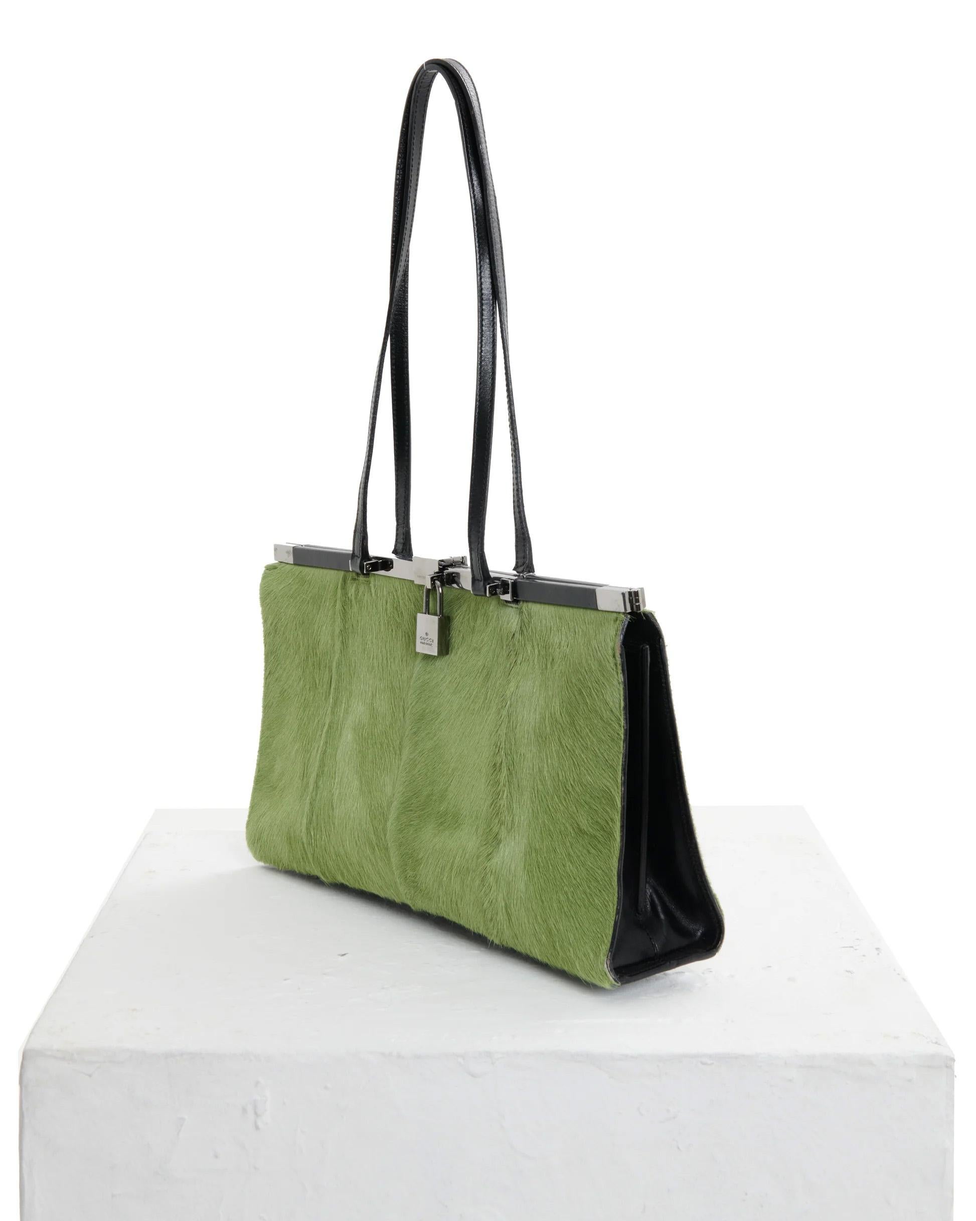Gucci by Tom Ford F/W 1999 Green pony hair shoulder bag In Excellent Condition In Milano, IT