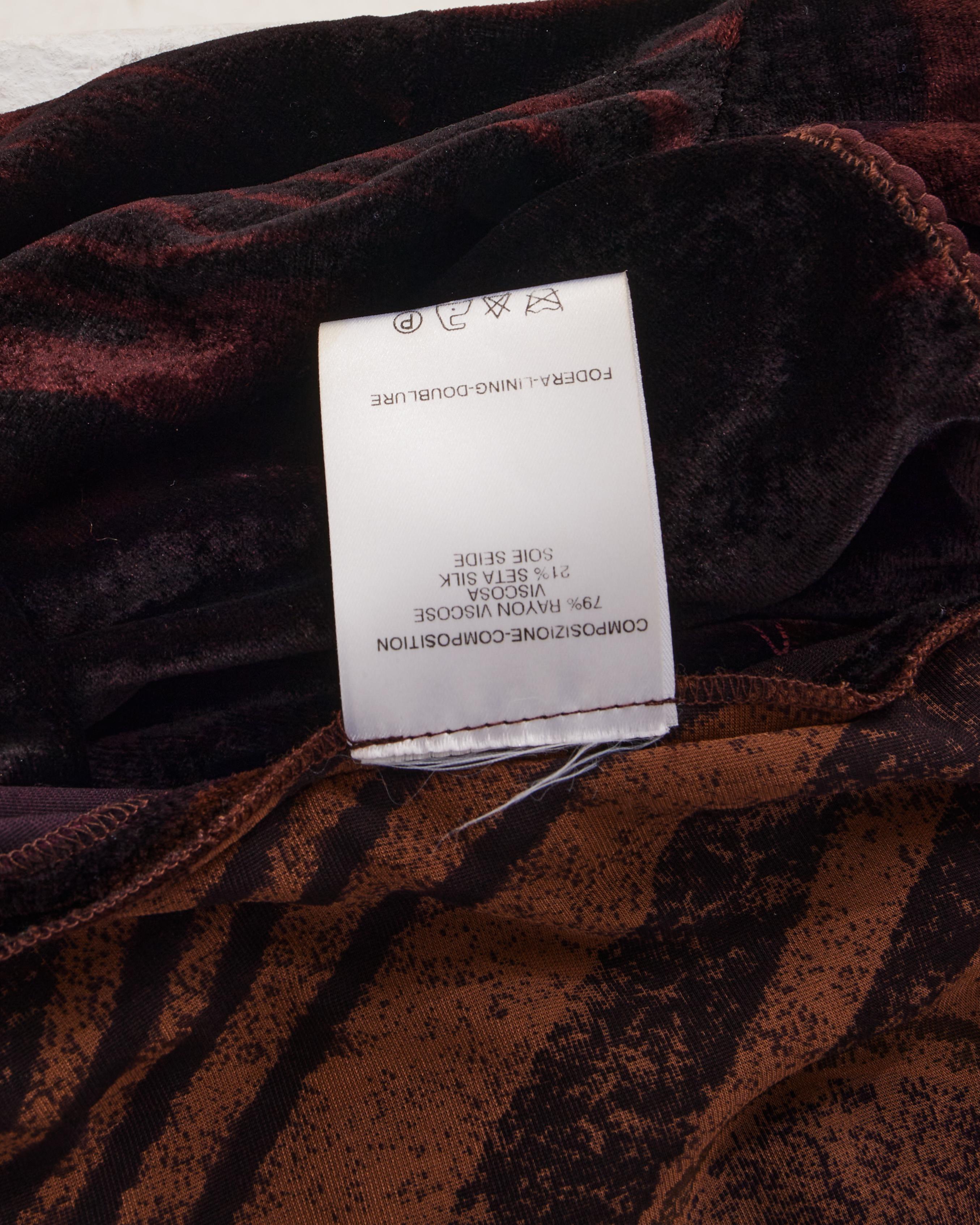 Gucci by Tom Ford F/W 2001 Brown velvet logo print plunging tunic top For Sale 5