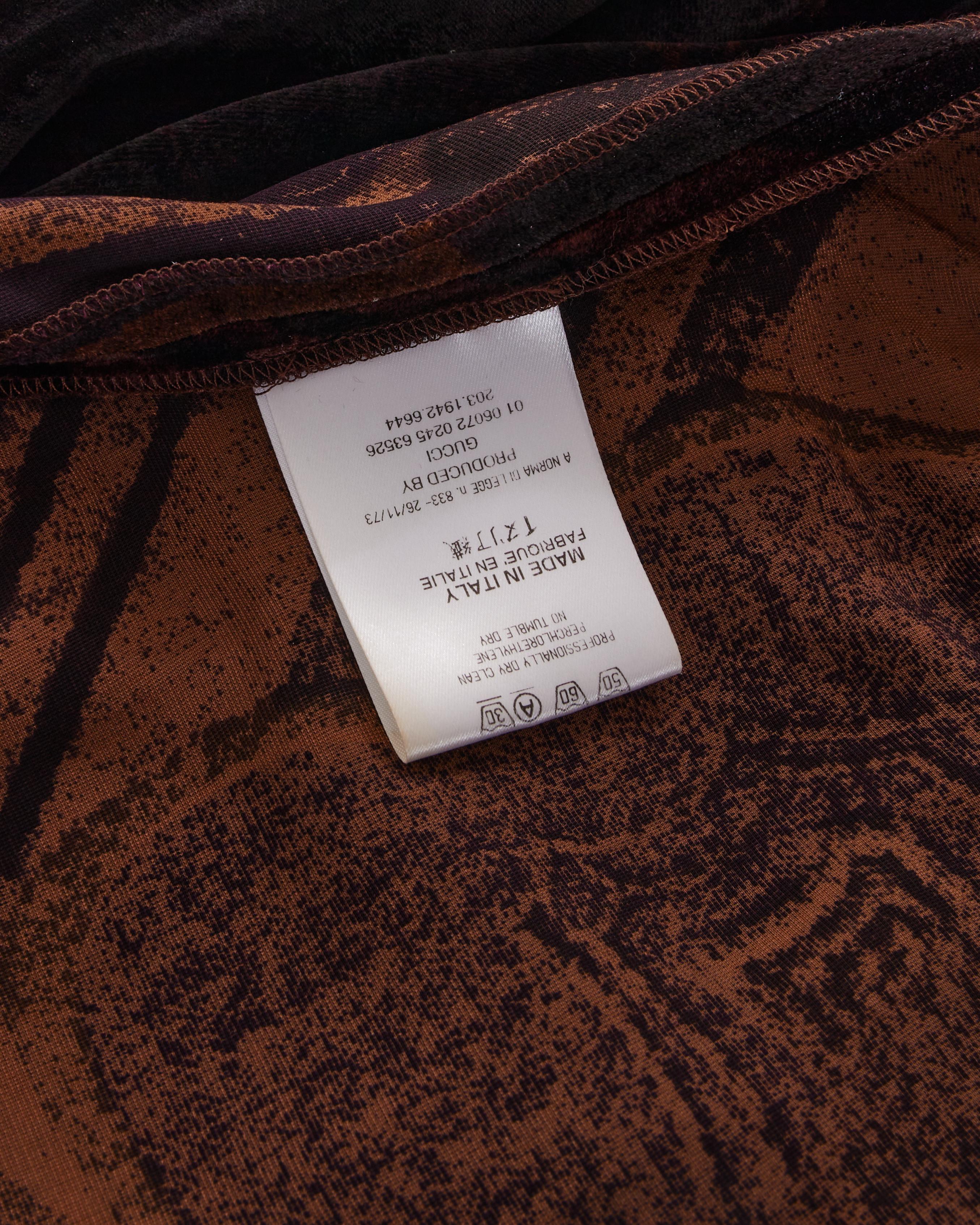 Gucci by Tom Ford F/W 2001 Brown velvet logo print plunging tunic top For Sale 4