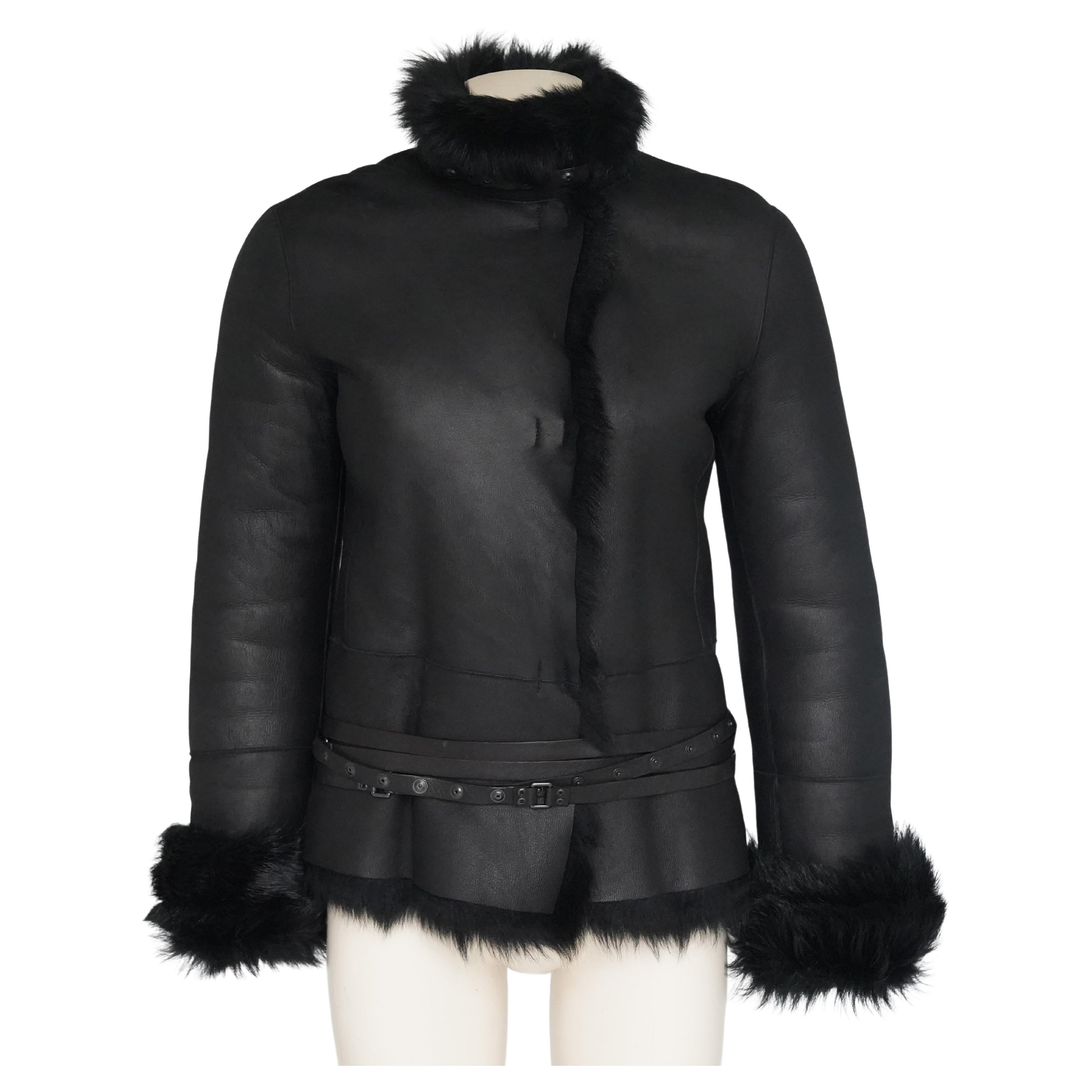 Gucci by Tom Ford F/W 2002 Abrigo de piel con cinturón de shearling negro IT38 en venta 6