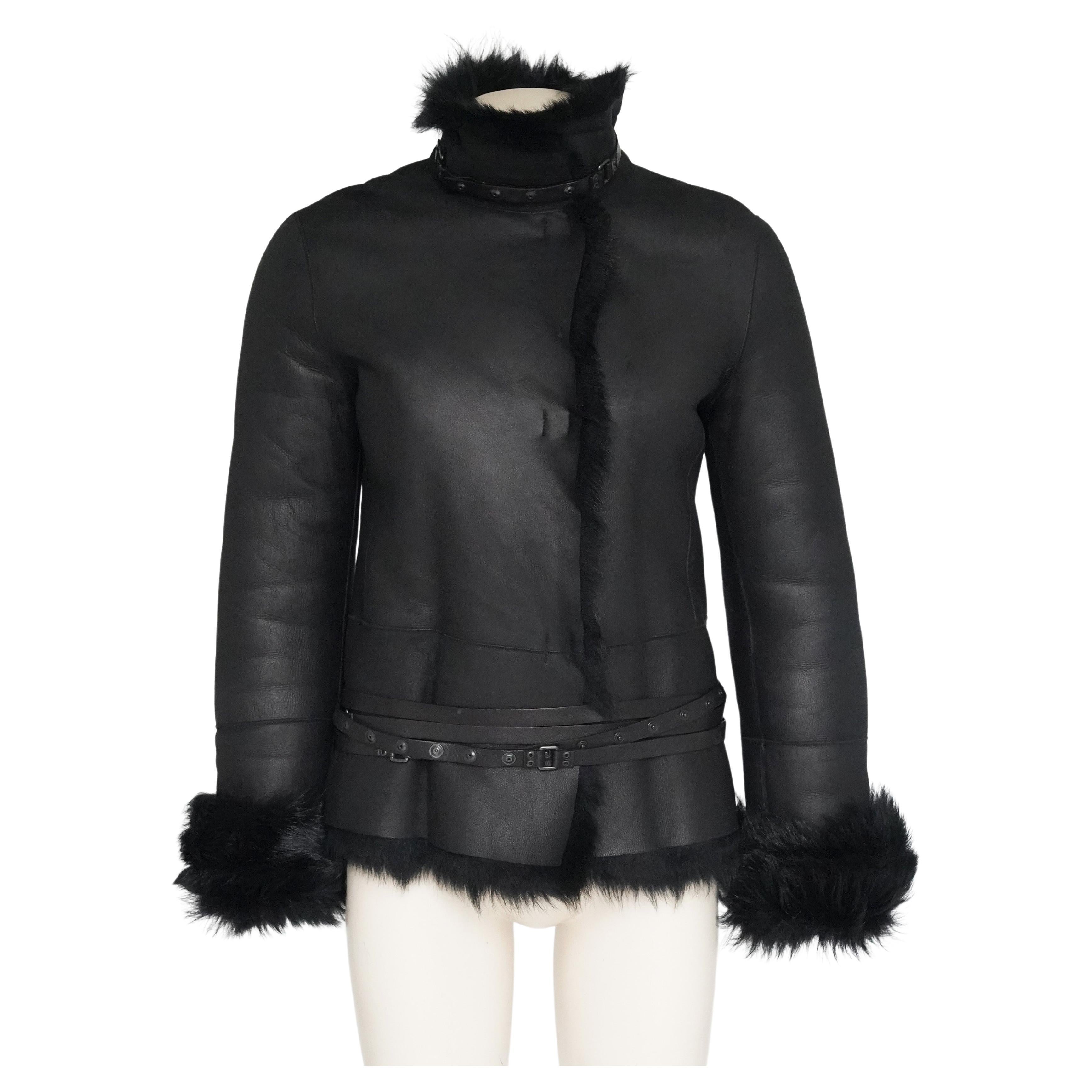 Gucci by Tom Ford F/W 2002 Abrigo de piel con cinturón de shearling negro IT38 en Bueno estado para la venta en Berlin, DE