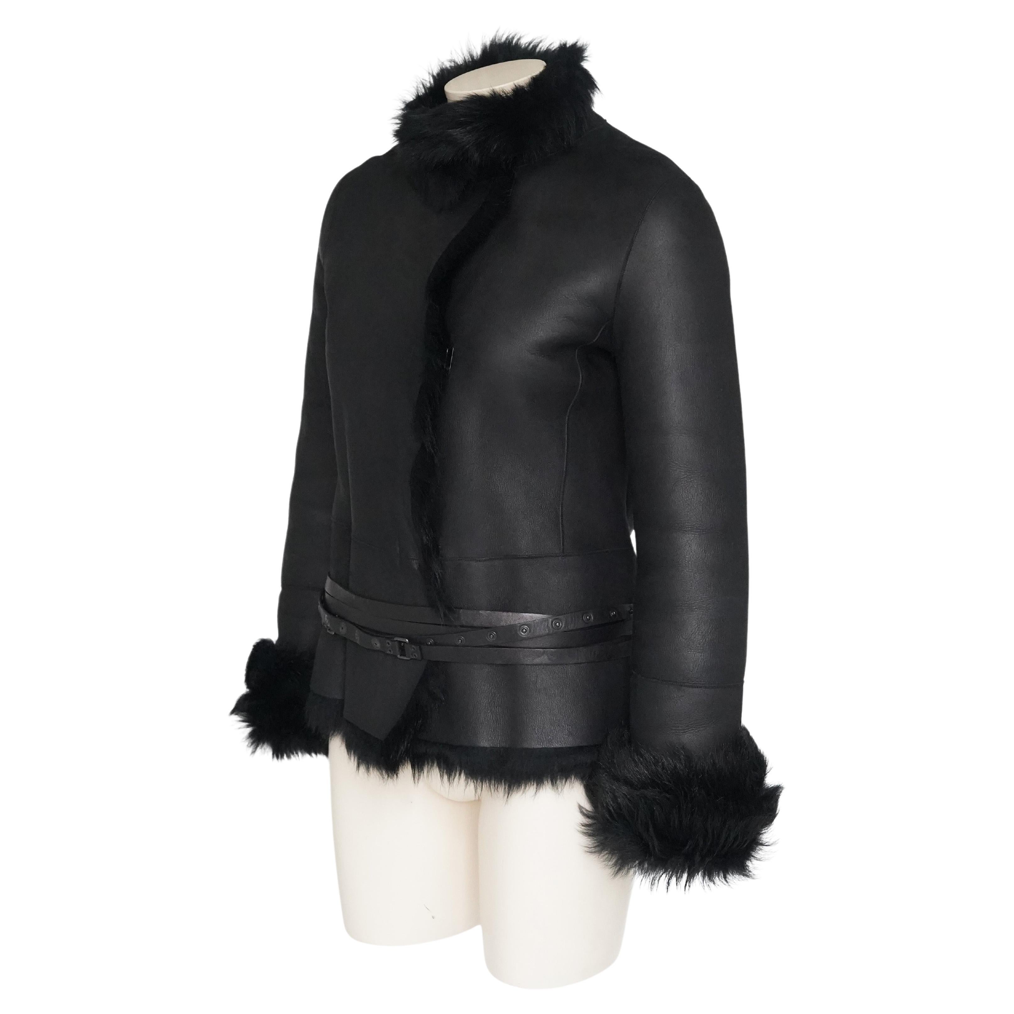 De las mujeres Gucci by Tom Ford F/W 2002 Abrigo de piel con cinturón de shearling negro IT38 en venta