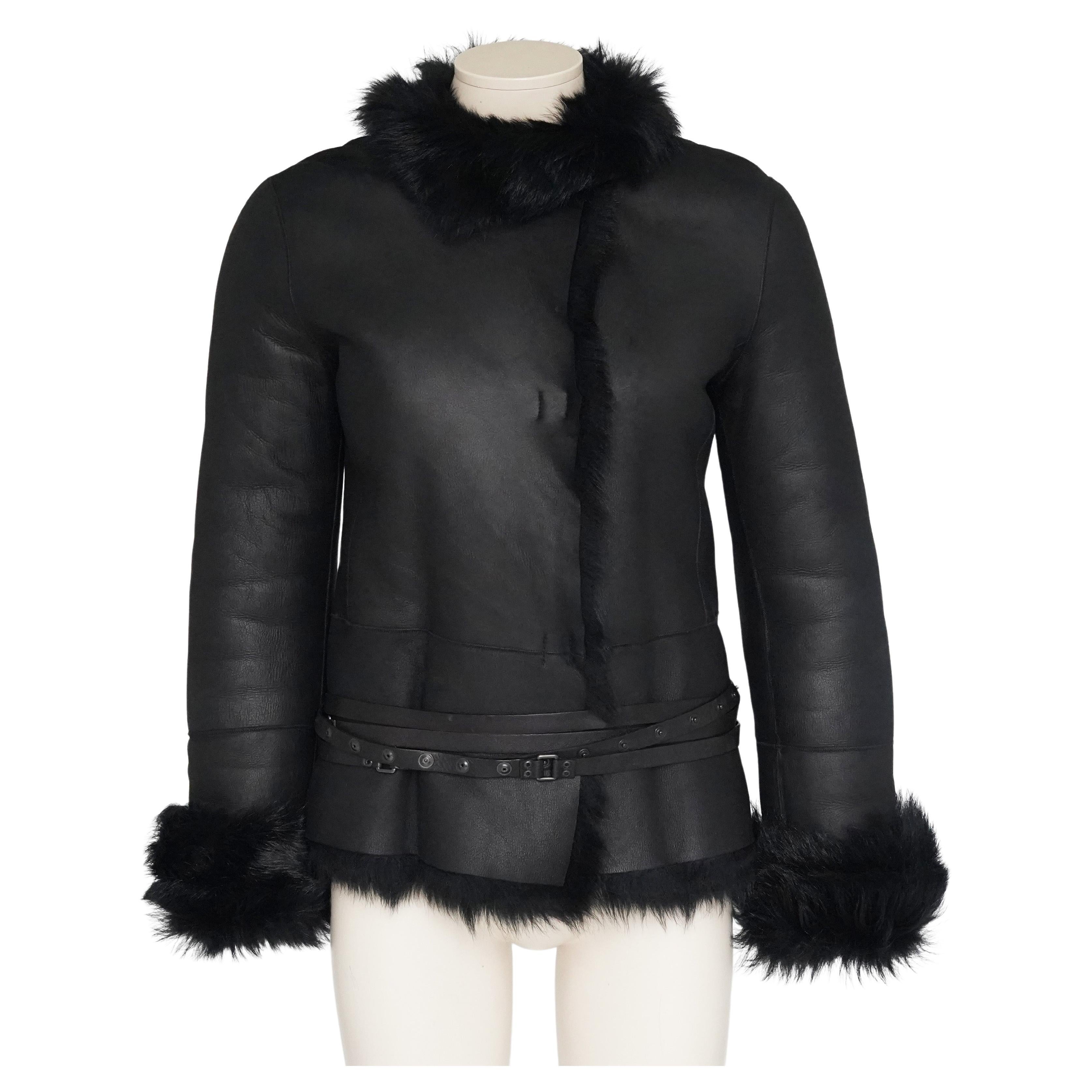 Gucci by Tom Ford F/W 2002 Abrigo de piel con cinturón de shearling negro IT38 en venta 2