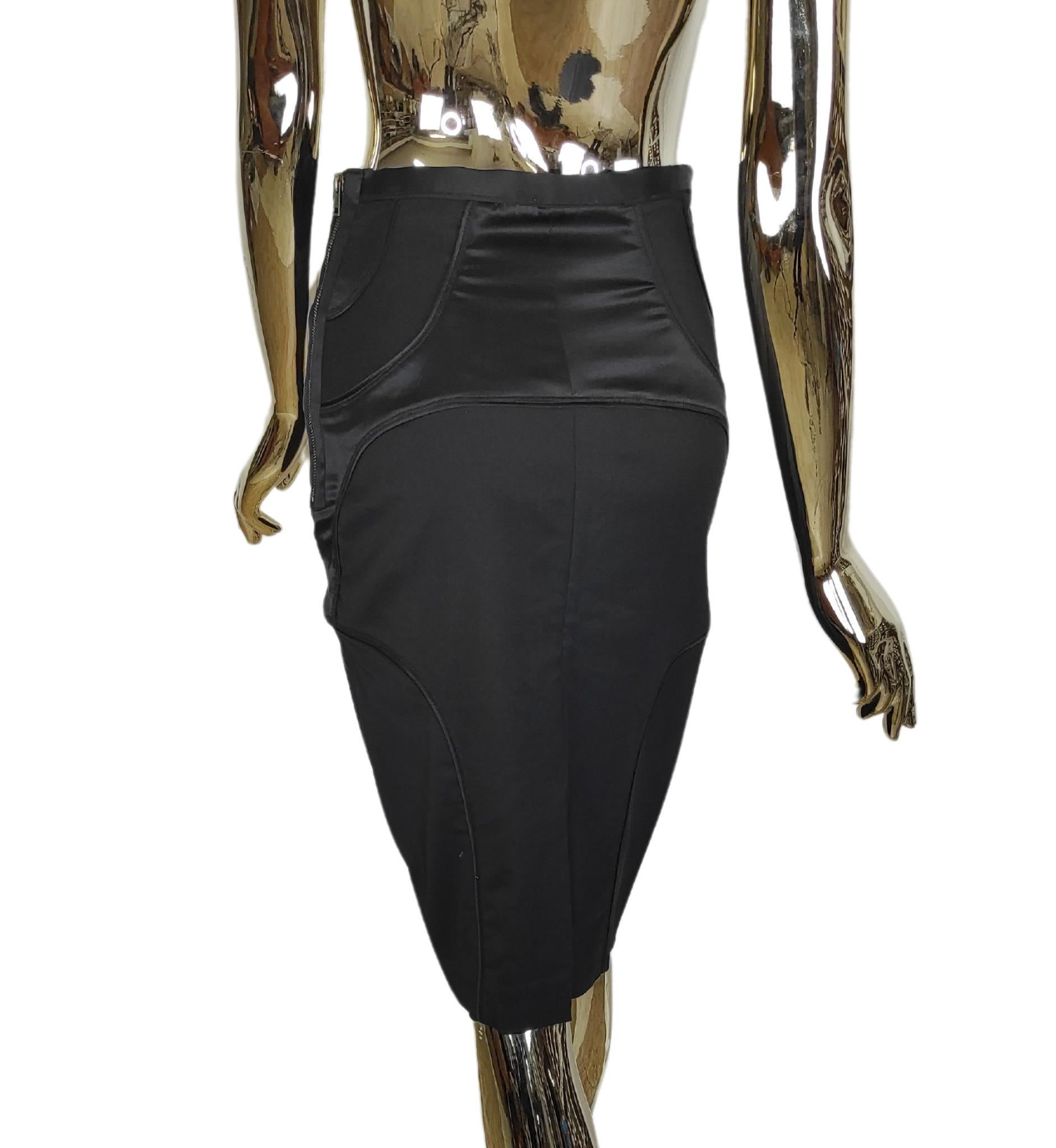 Black Gucci by Tom Ford F/W 2003 black skirt For Sale