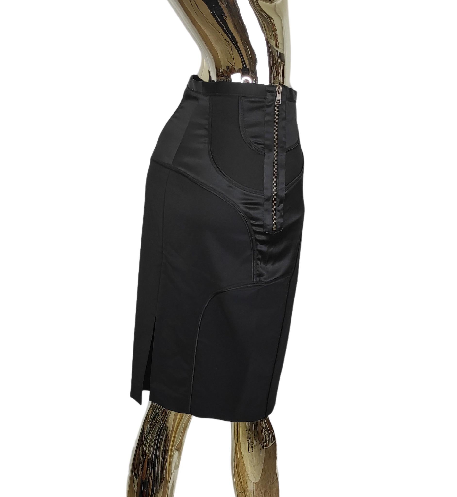 Gucci by Tom Ford F/W 2003 black skirt In Good Condition For Sale In Milano, IT